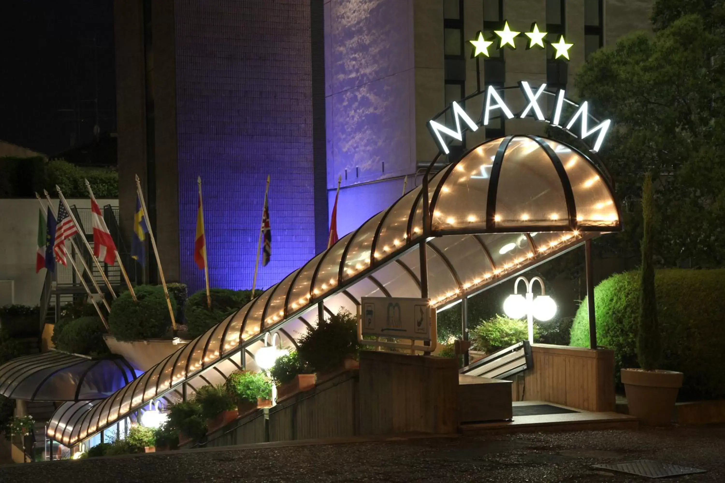 Night, Patio/Outdoor Area in Hotel Maxim