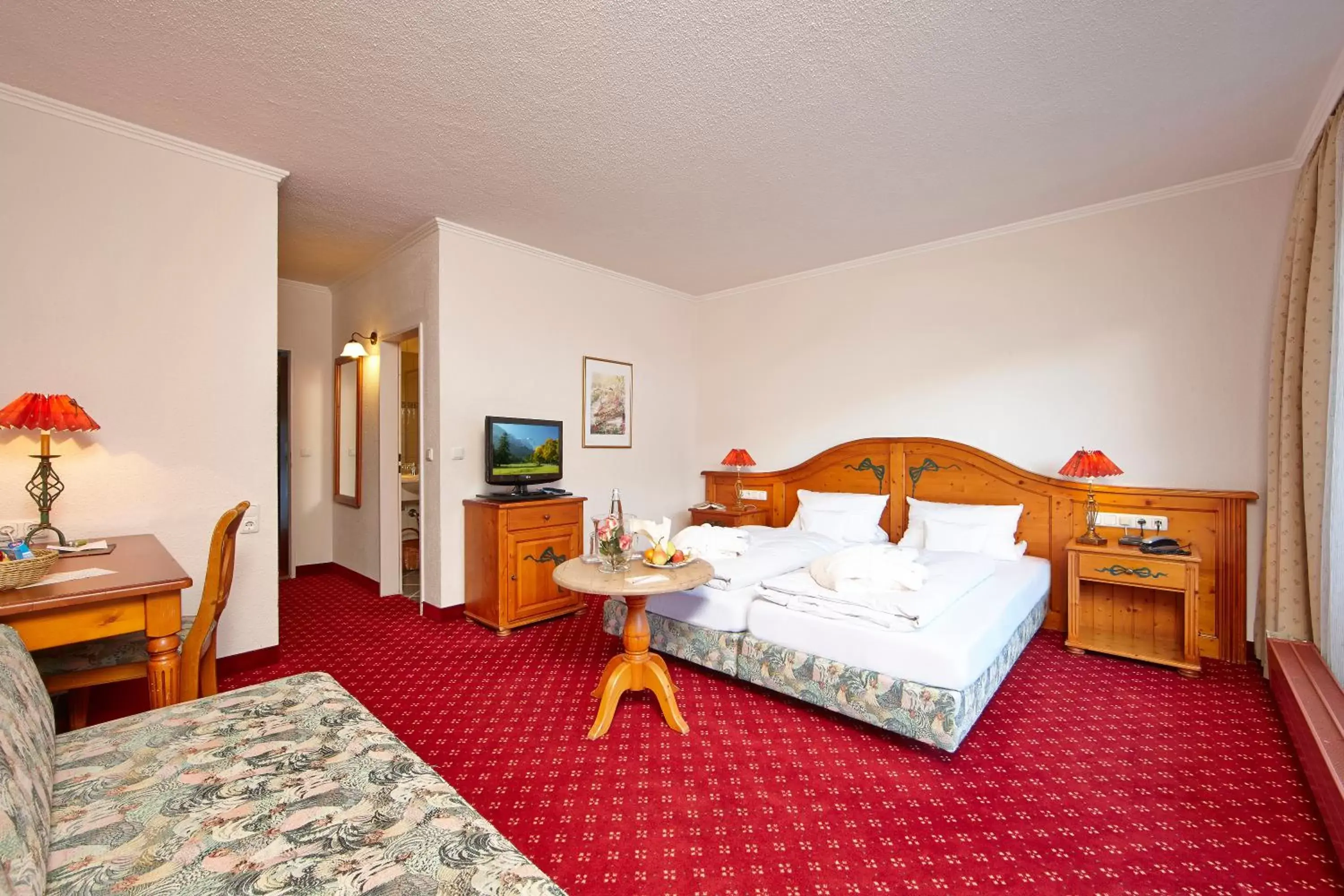 Photo of the whole room, Bed in Berghotel Hammersbach