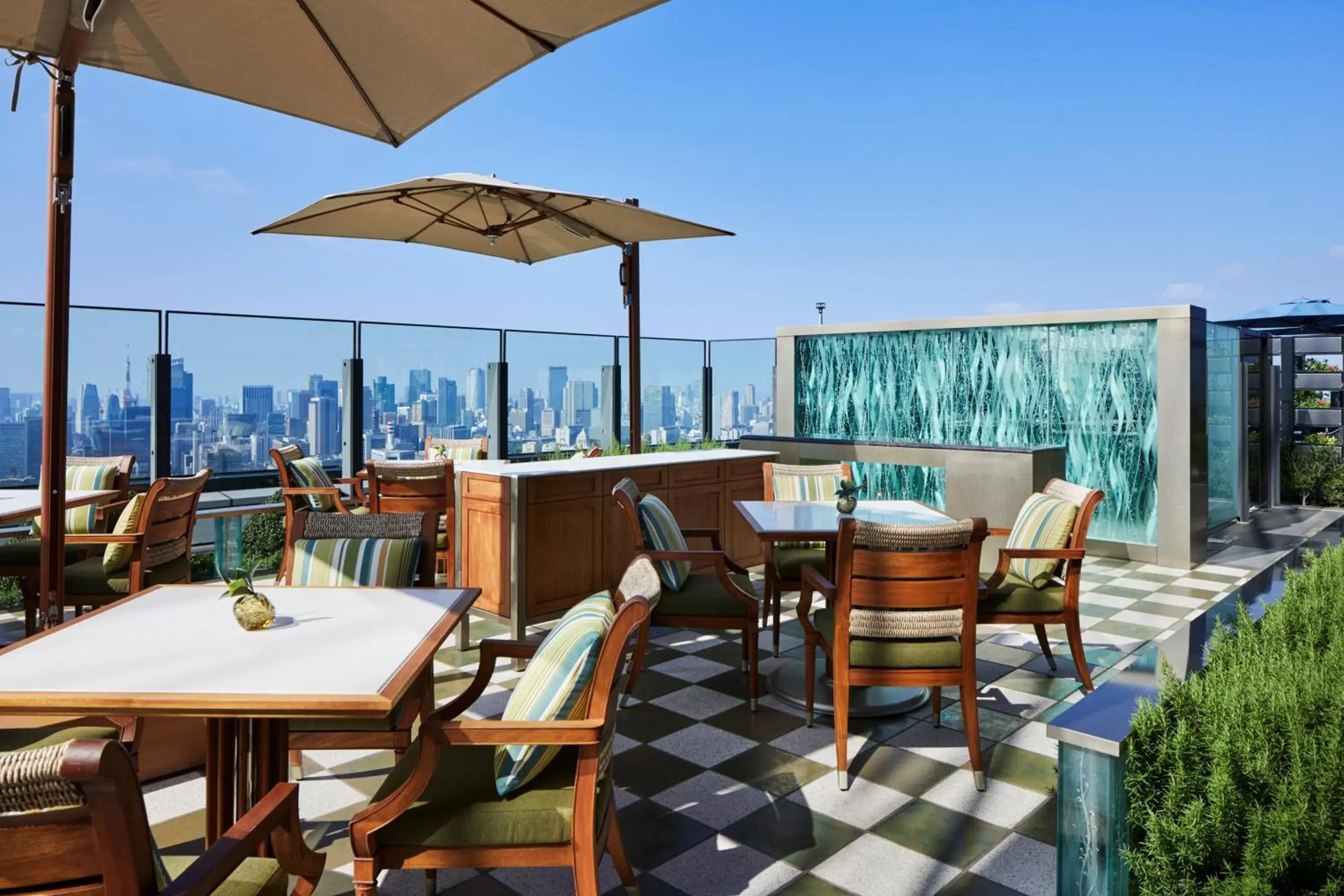 Balcony/Terrace, Restaurant/Places to Eat in Four Seasons Hotel Tokyo at Otemachi