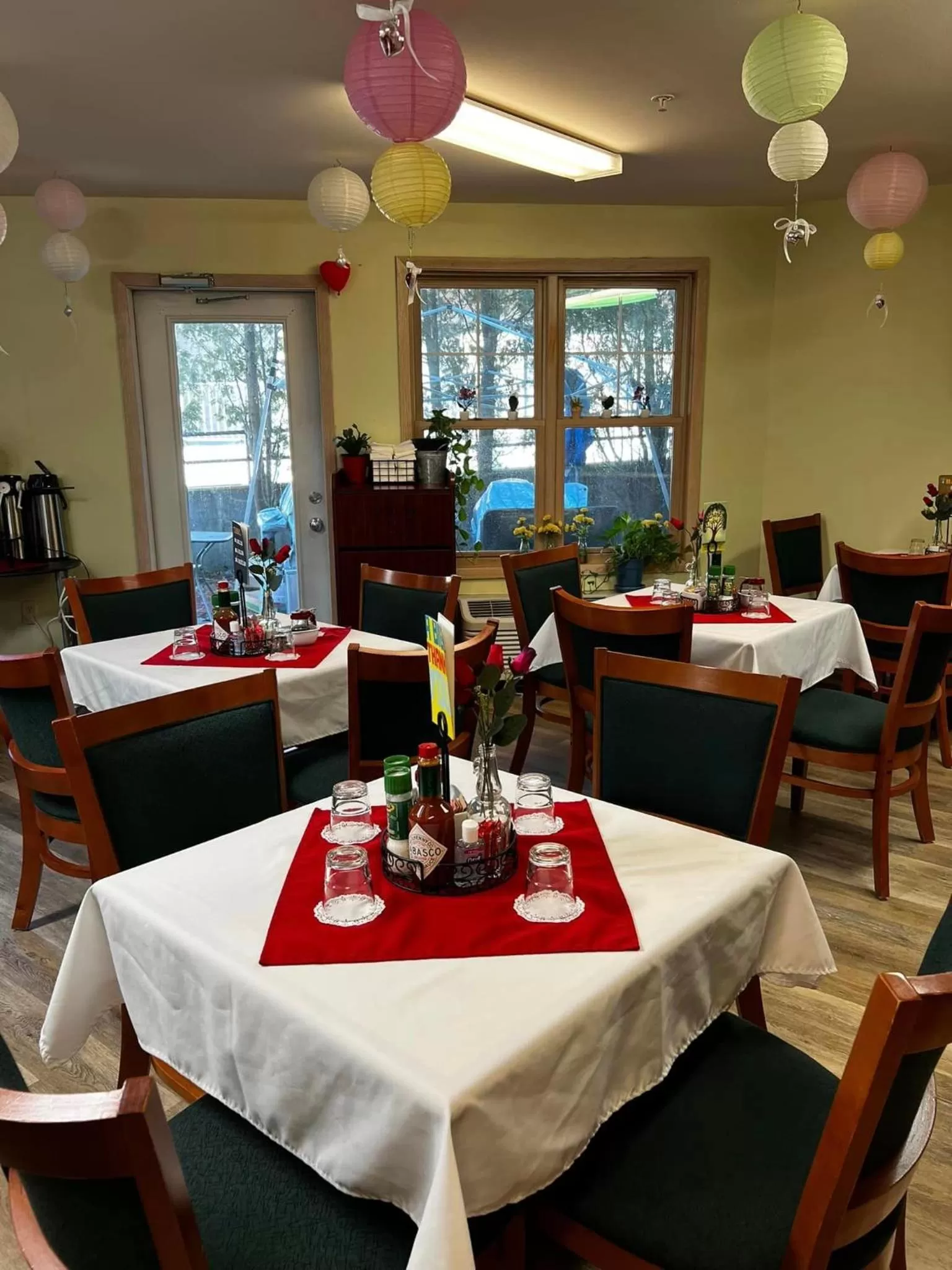 Restaurant/Places to Eat in Mill Creek Hotel