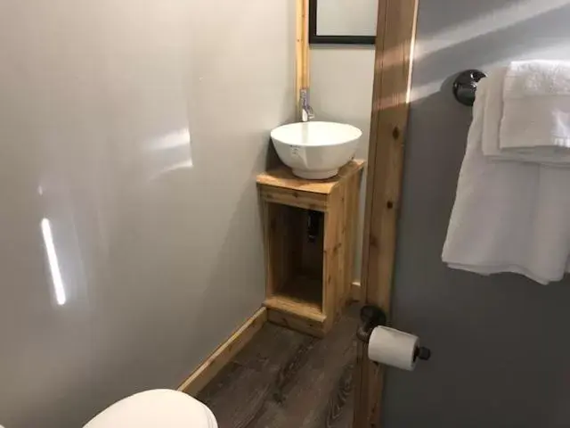Bathroom in Jasper Way Inn