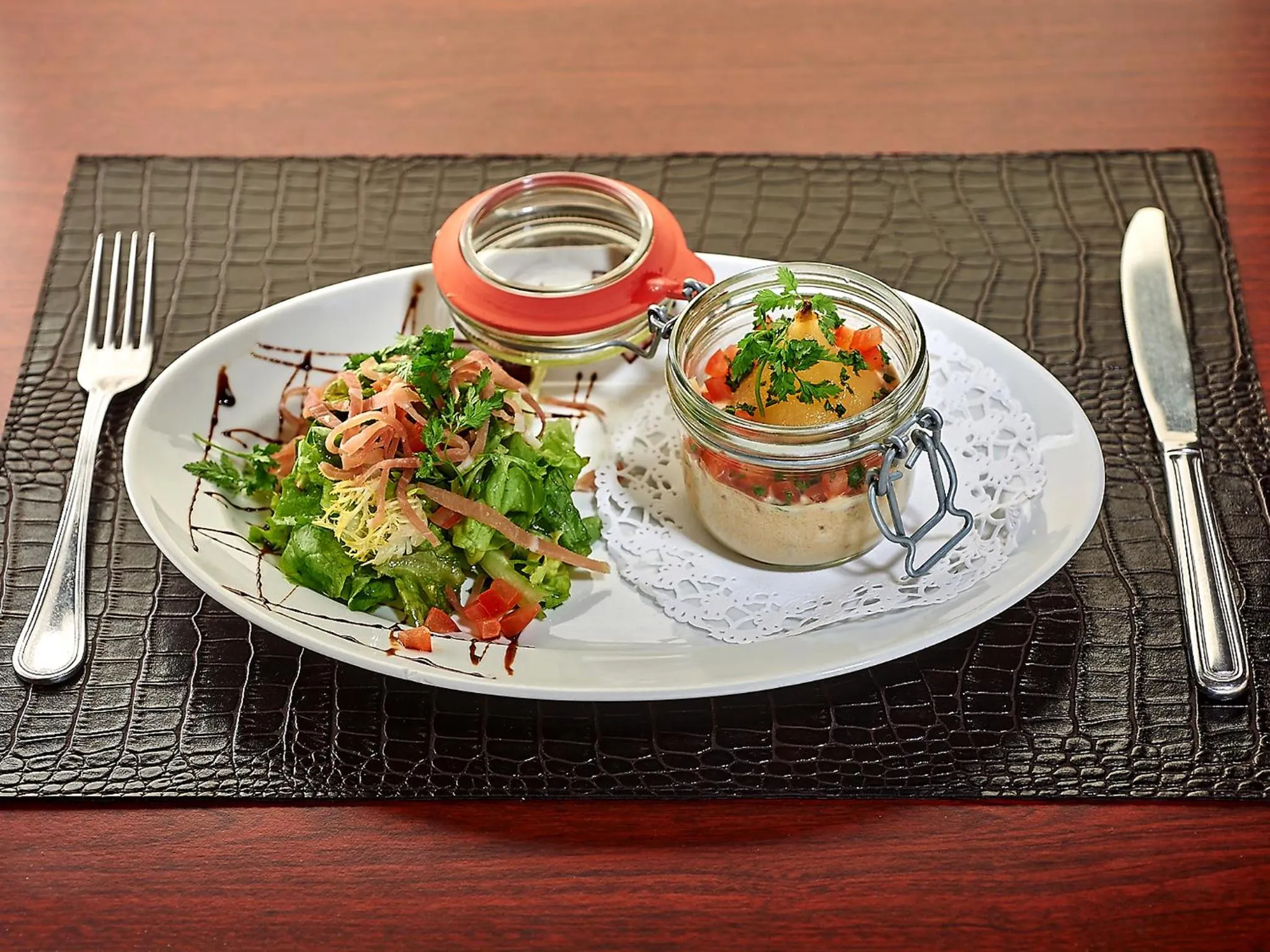 Restaurant/places to eat in Logis hôtel Au Relais Nivernais