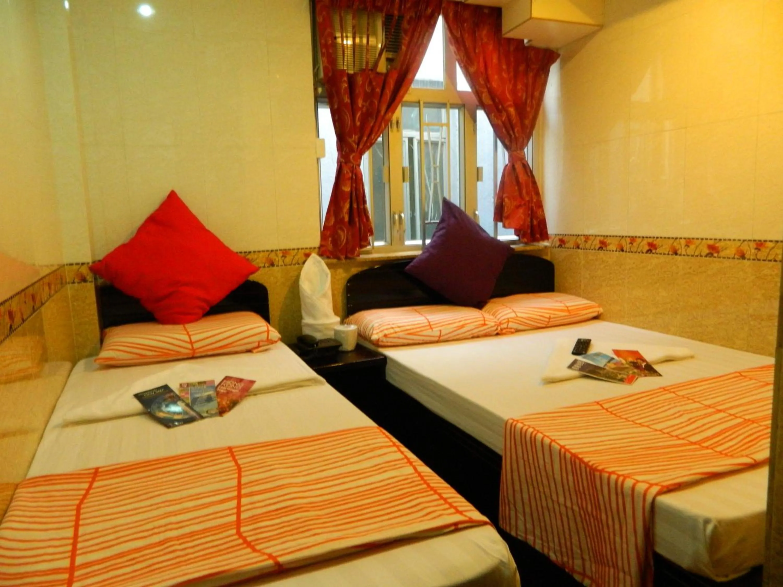 Bedroom, Bed in New London Hostel