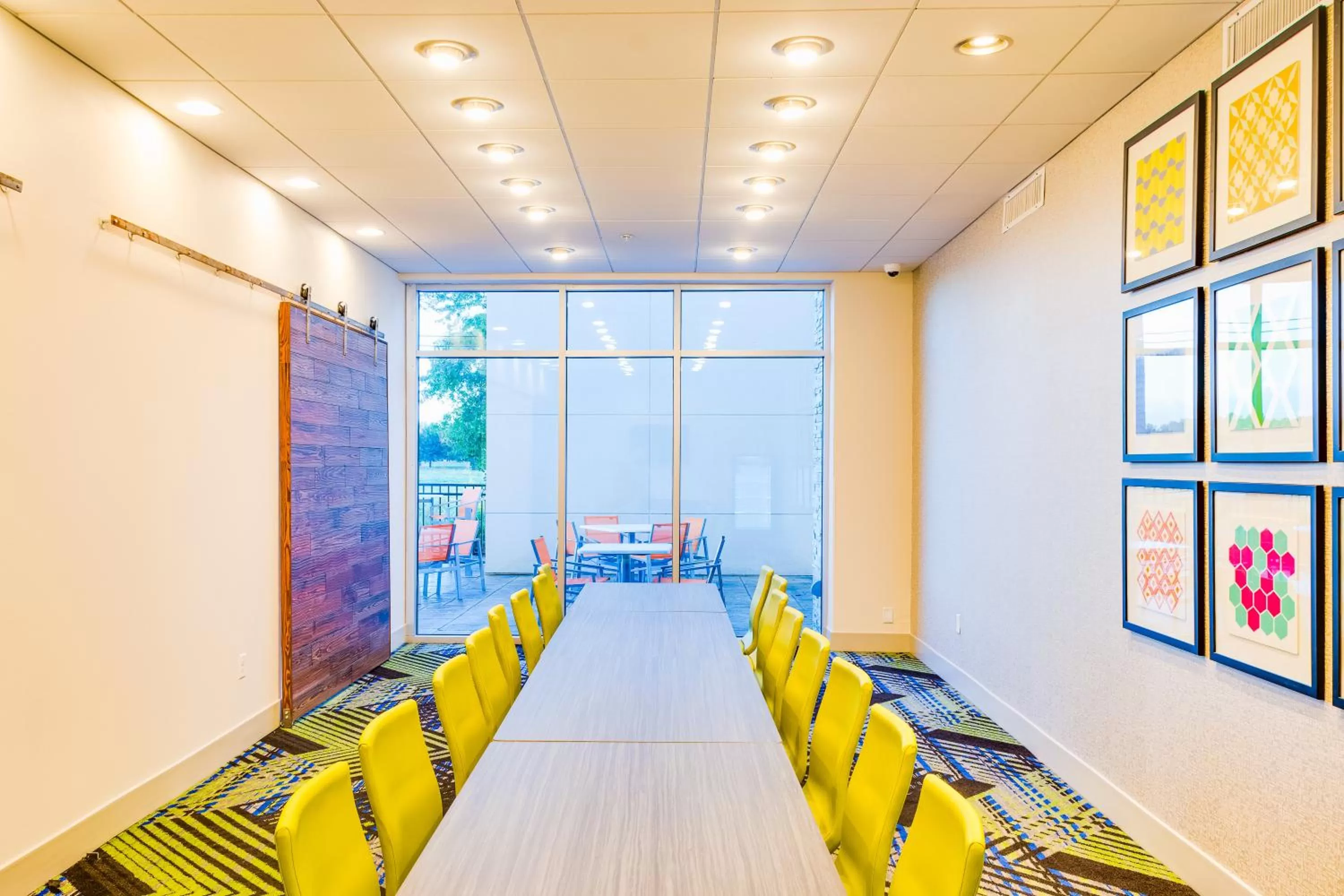 Meeting/conference room in Holiday Inn Express & Suites Russellville by IHG