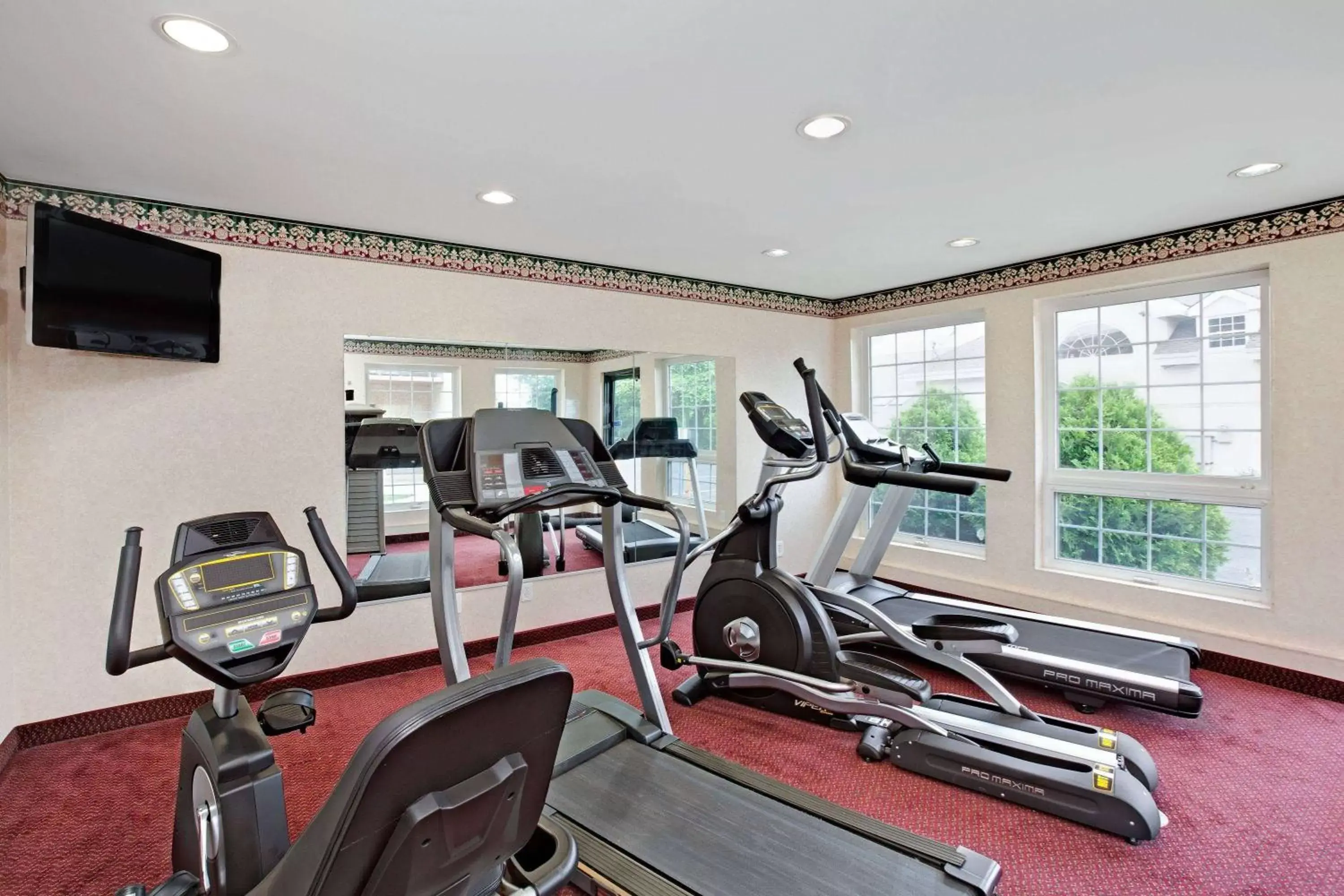 Fitness centre/facilities, Fitness Center/Facilities in Howard Johnson by Wyndham Blackwood Near Philadelphia