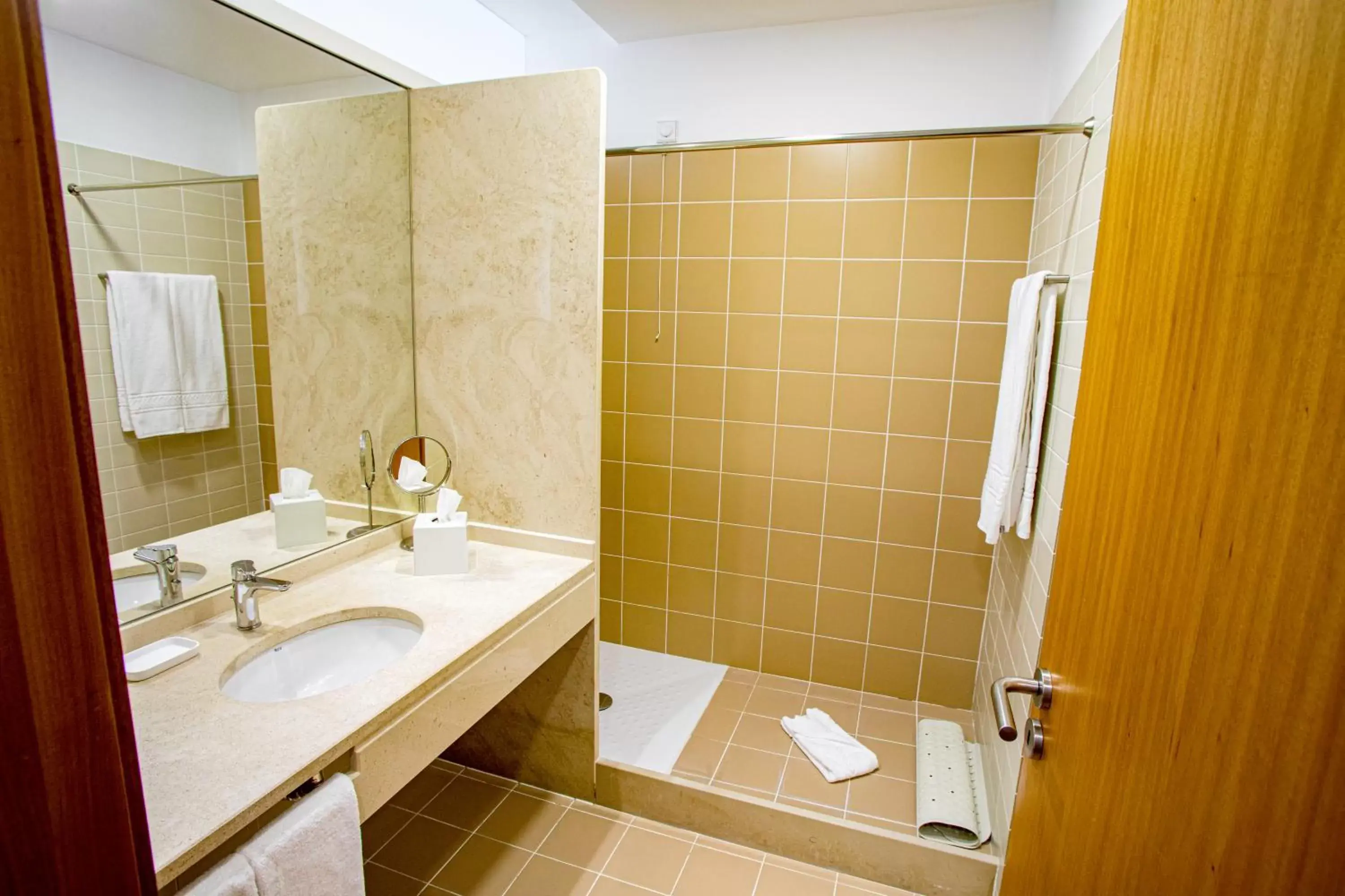 Toilet, Bathroom in Luna Arcos Hotel Nature & Wellness