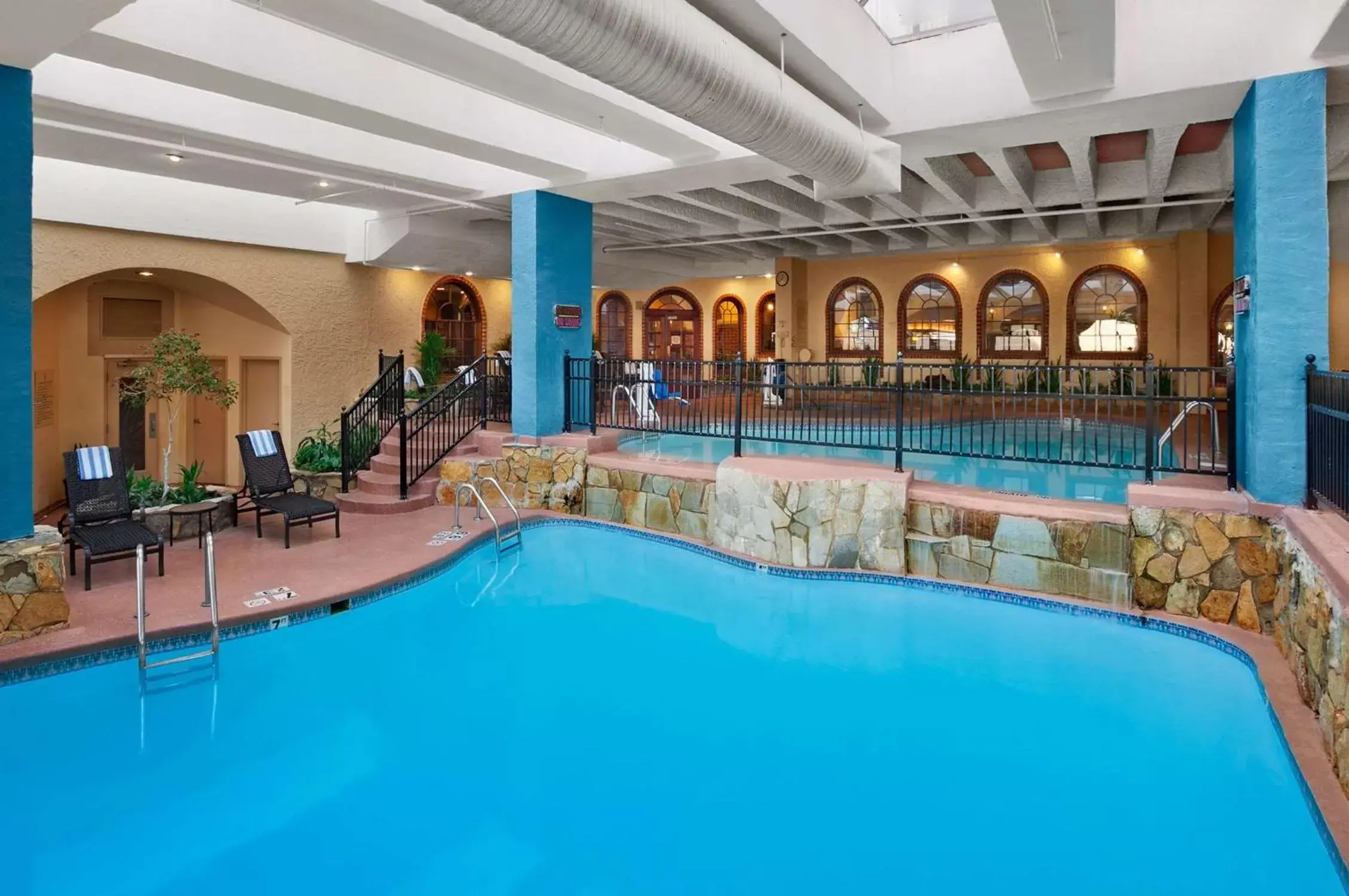 Pool view, Swimming Pool in Embassy Suites by Hilton Kansas City Plaza