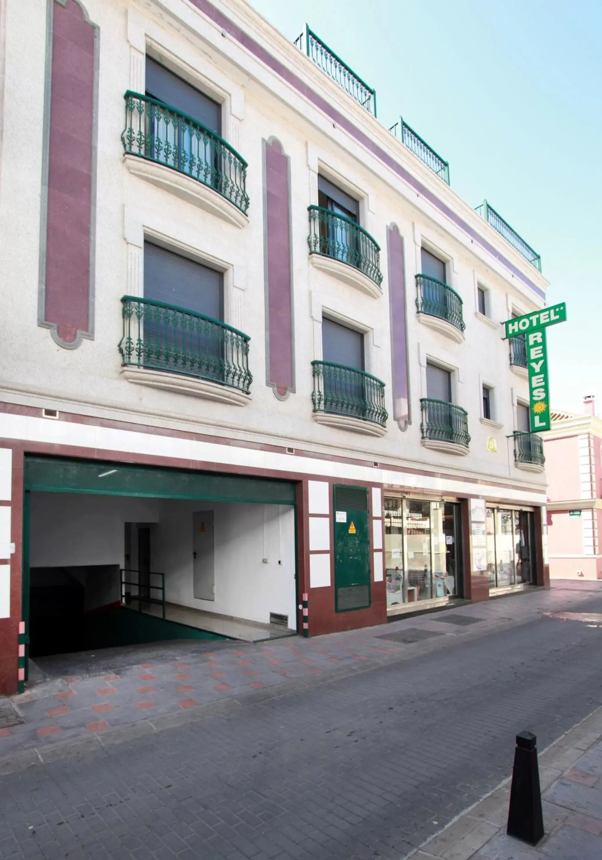 Facade/entrance, Property Building in Hotel Reyesol