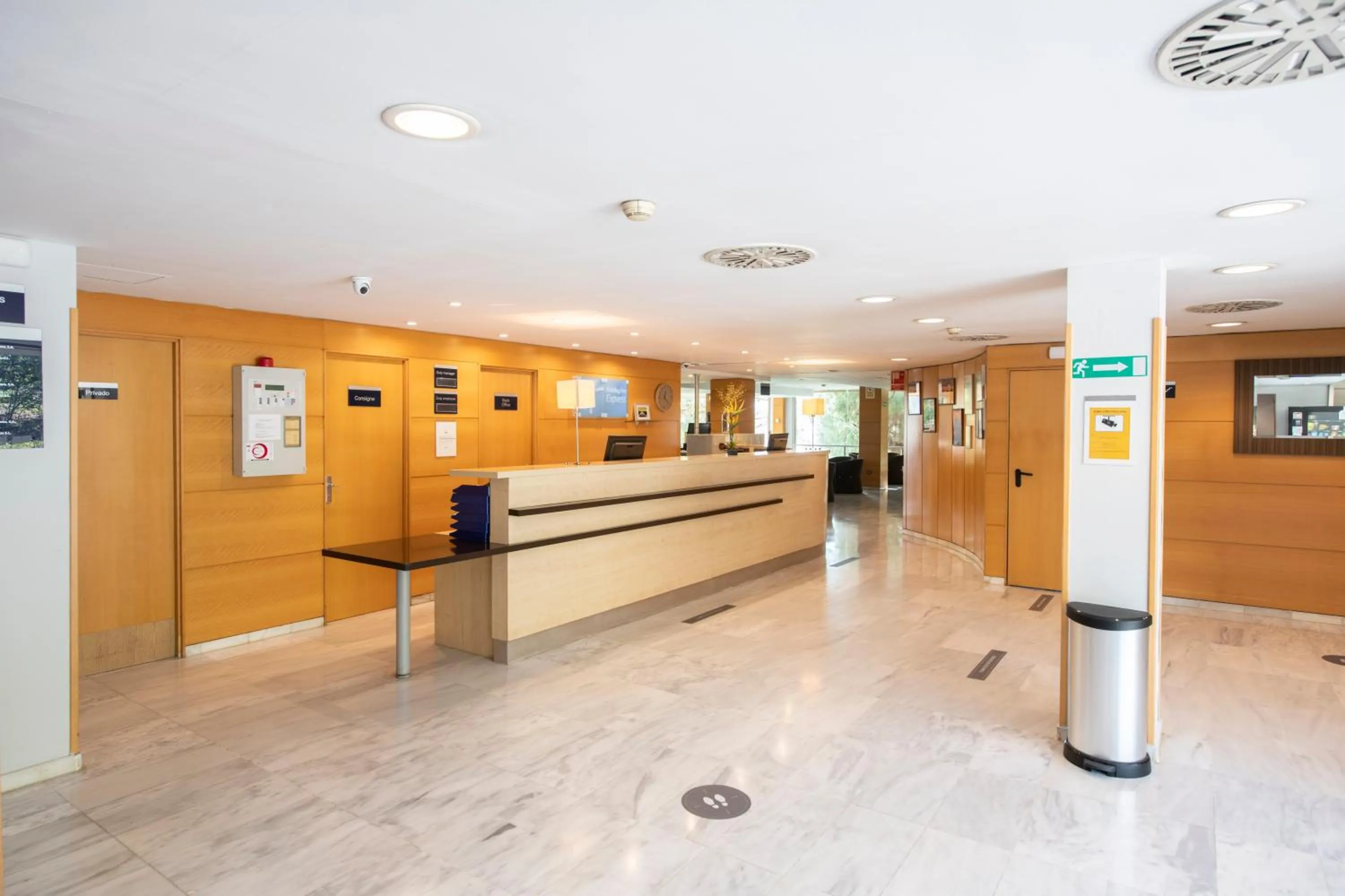 Lobby or reception in Holiday Inn Express Barcelona - Montmeló by IHG