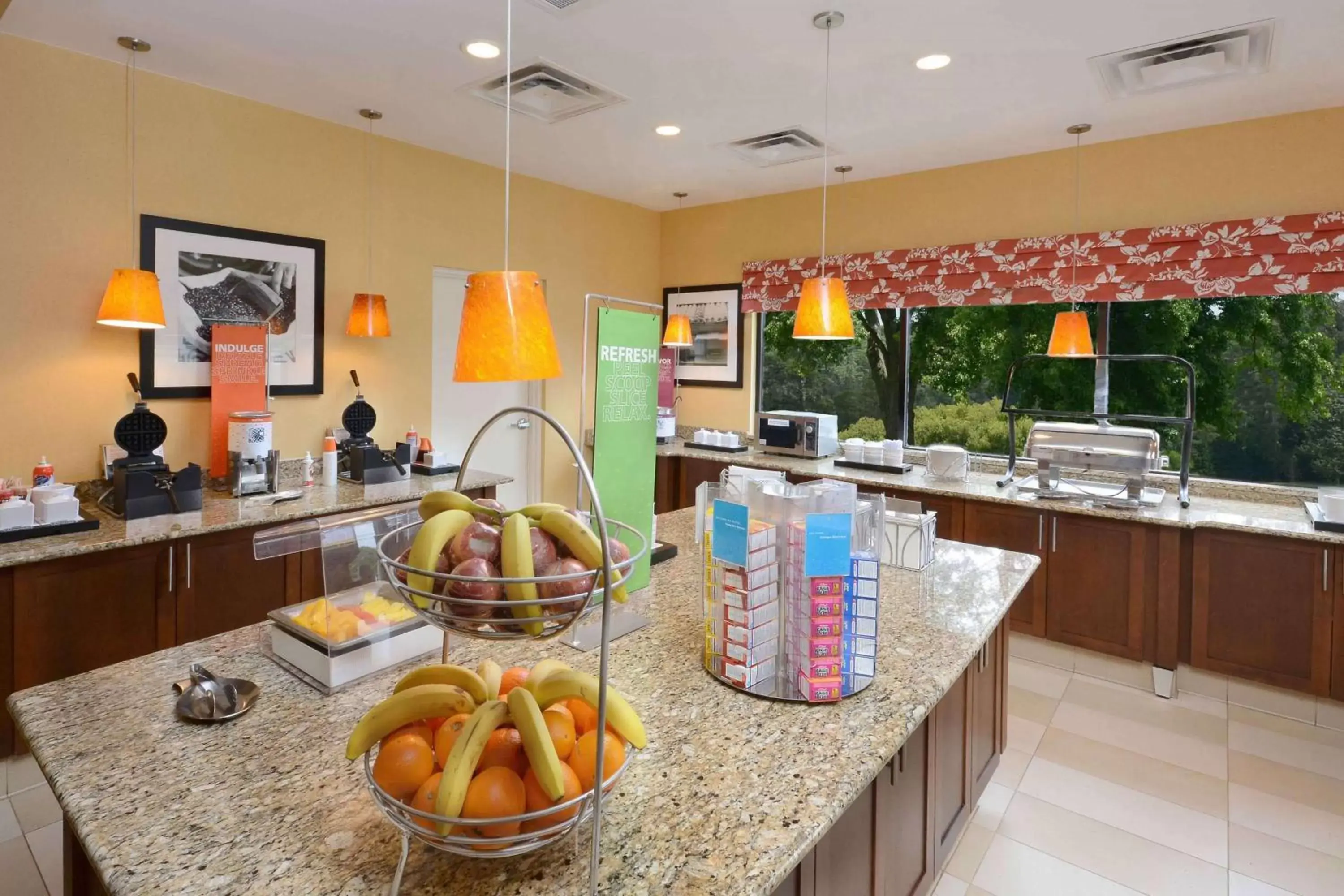 Breakfast, Kitchen/Kitchenette in Hampton Inn Fayetteville Fort Bragg