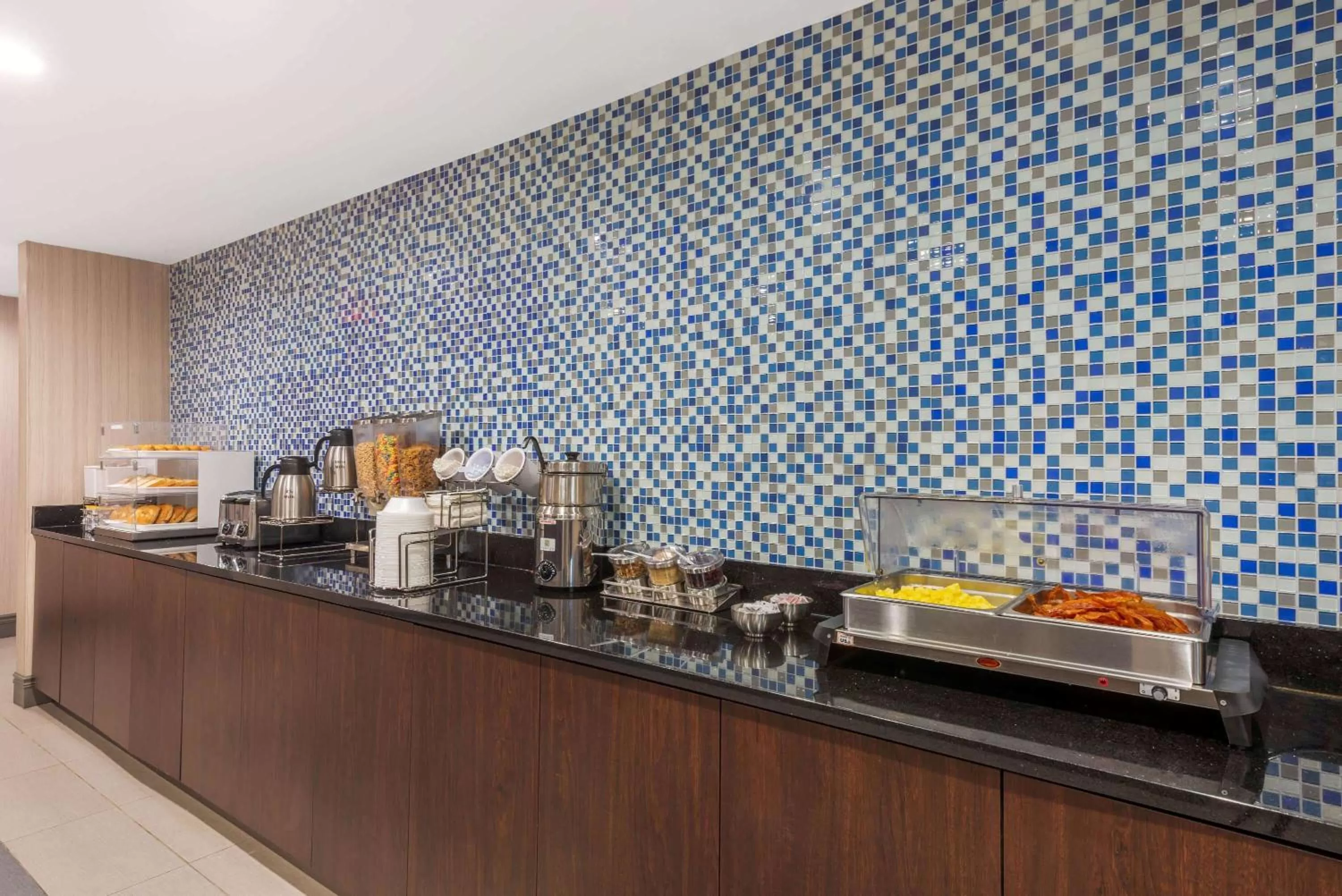 Restaurant/places to eat in La Quinta by Wyndham Aberdeen-APG