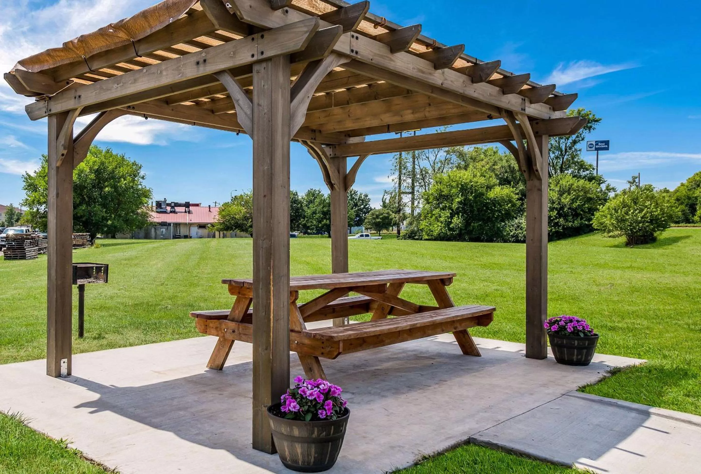 Patio in Rodeway Inn Urbana Champaign University Area