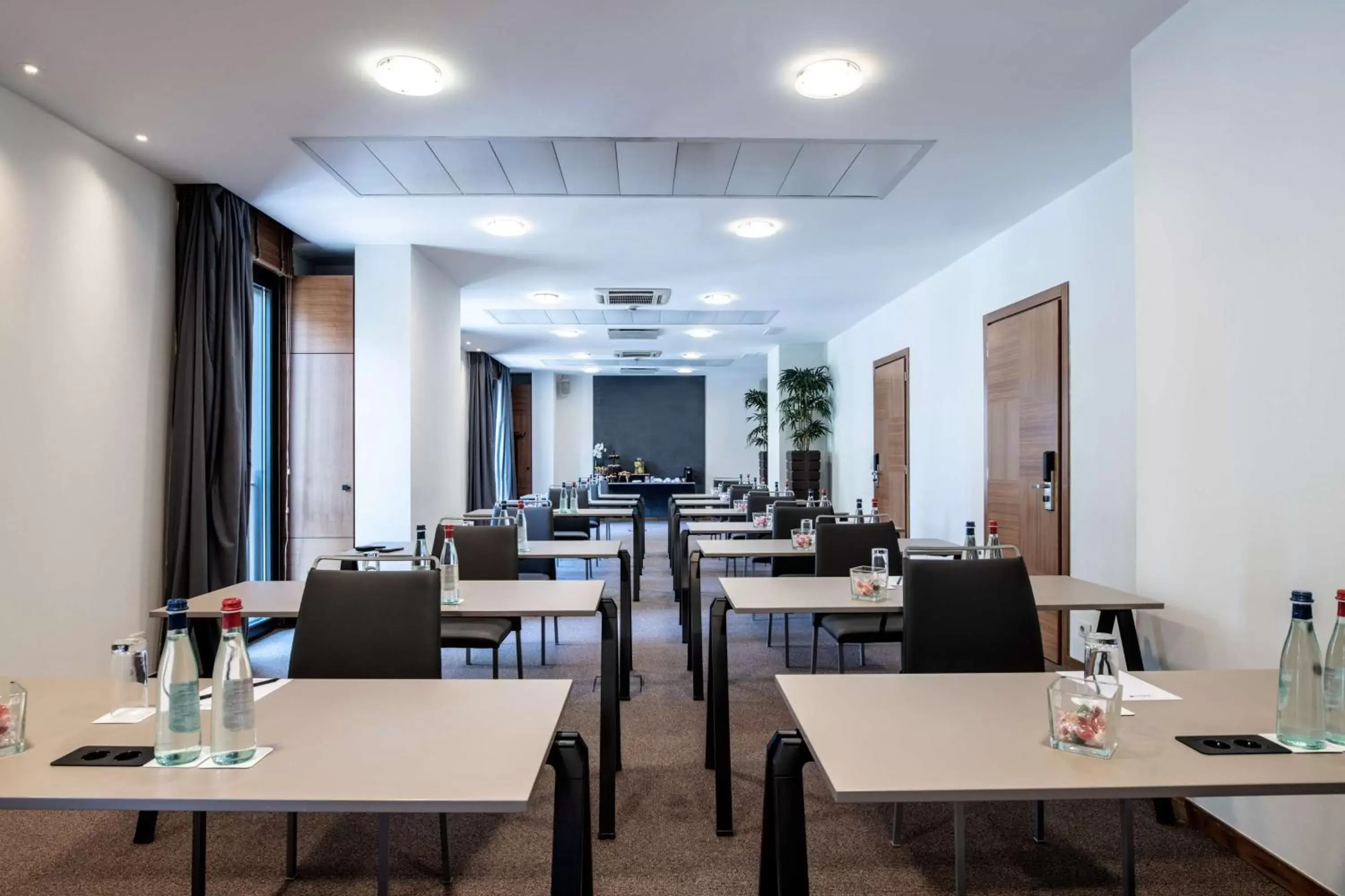 Meeting/conference room, Restaurant/Places to Eat in Radisson Blu Hotel Milan