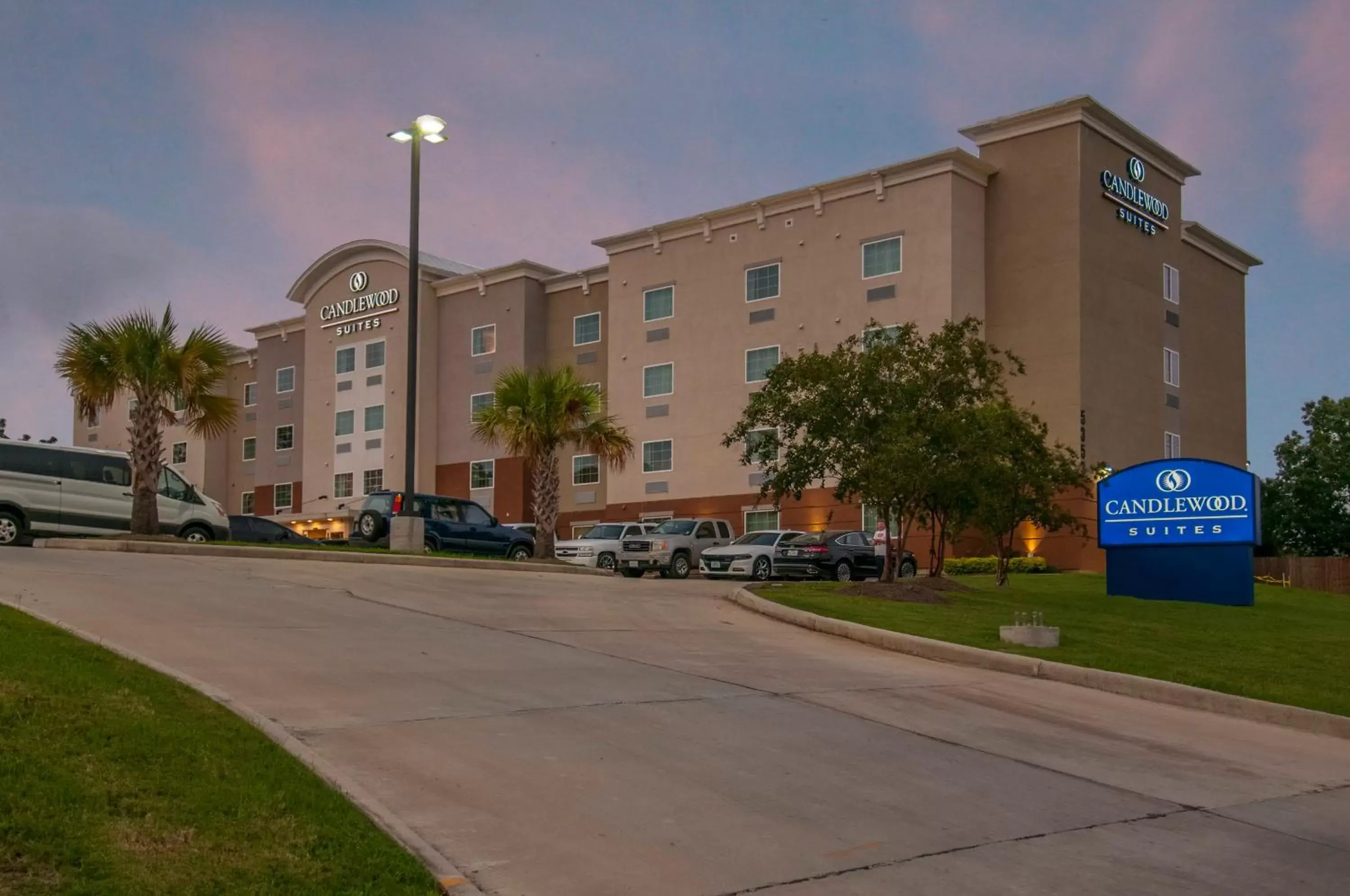 Property building in Candlewood Suites - Baton Rouge - College Drive, an IHG Hotel