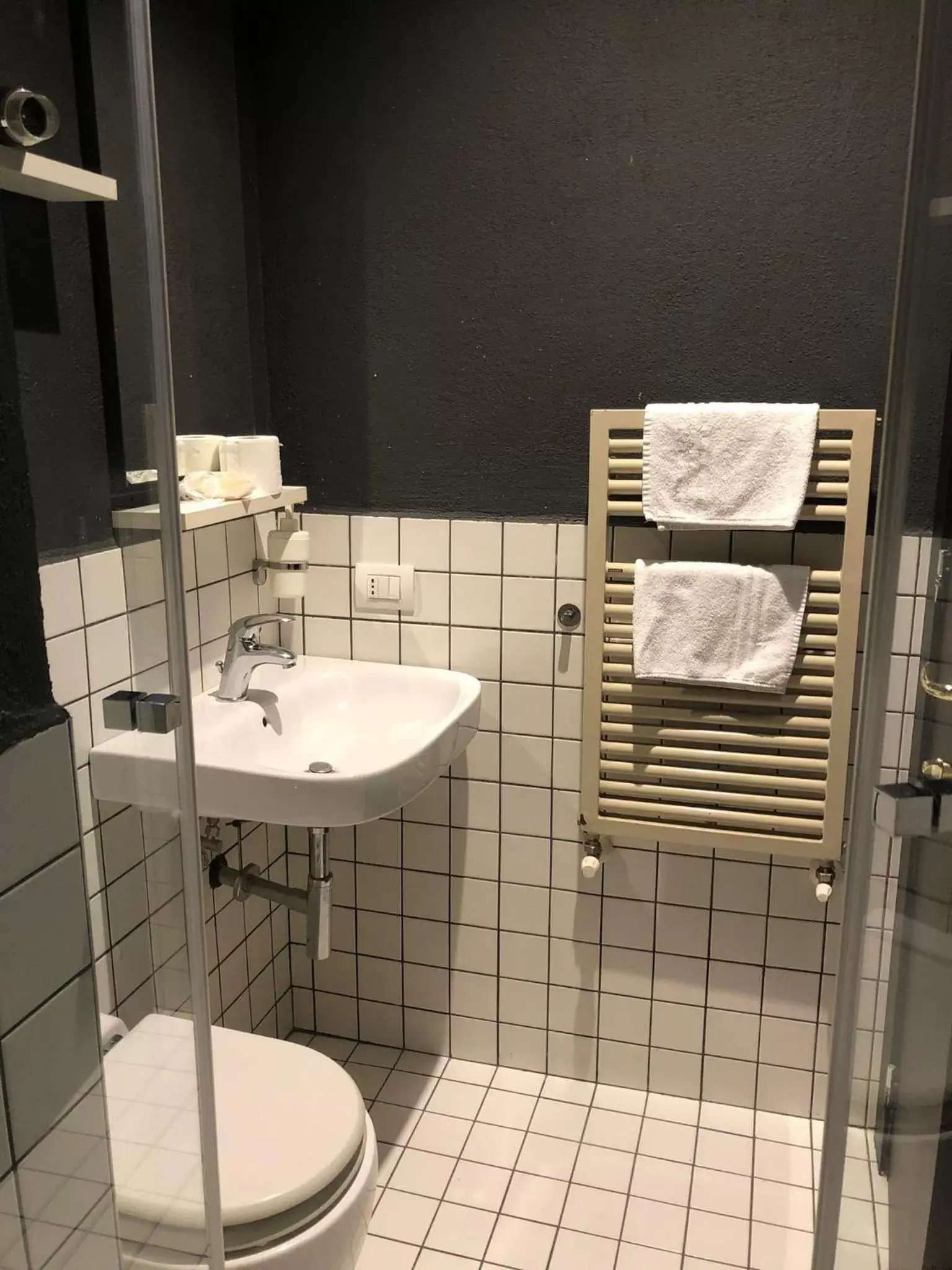 Bathroom in The Station Napoli