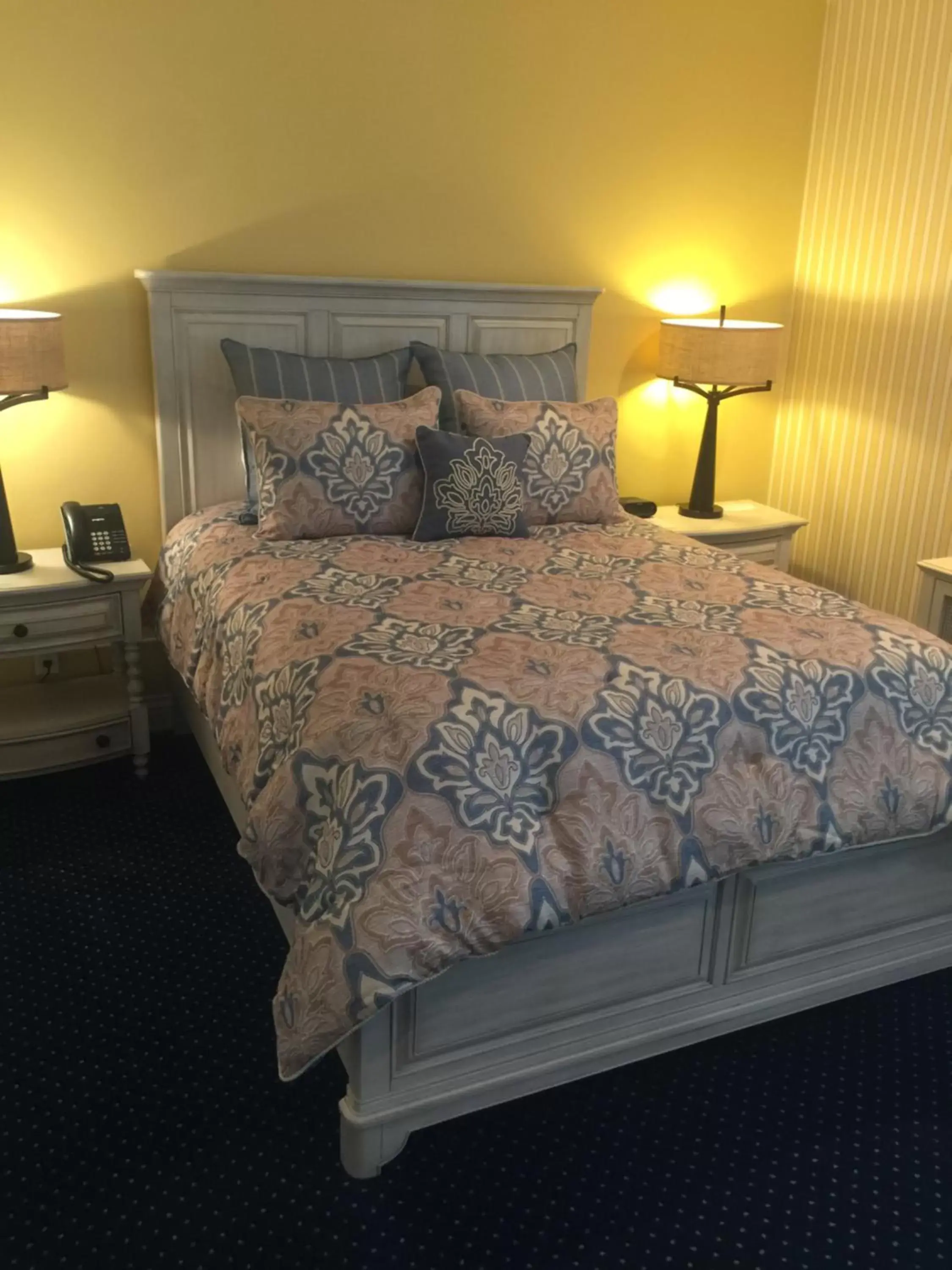 Bed in Hotel Mac