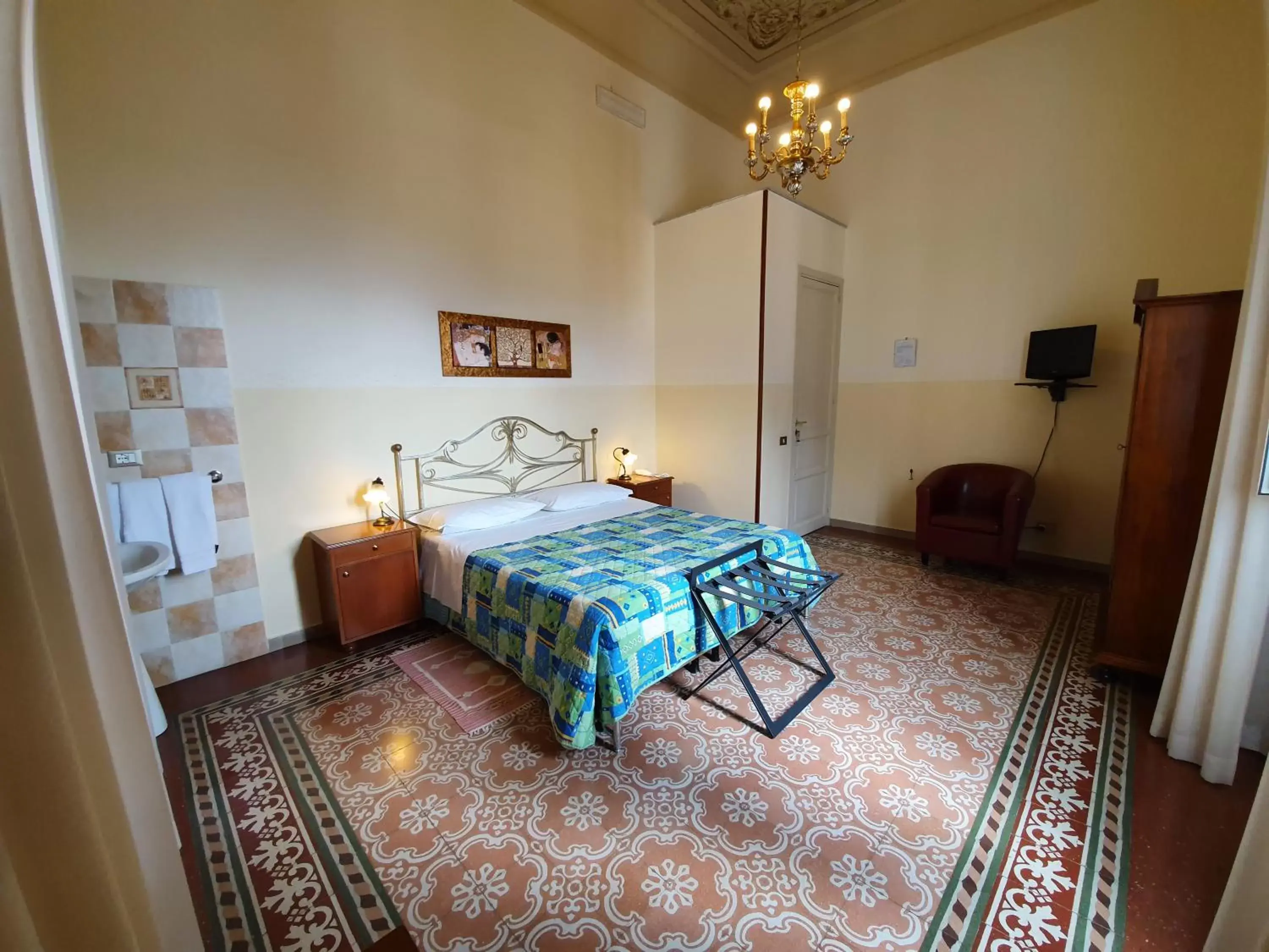 Photo of the whole room, Bed in Albergo Cavour