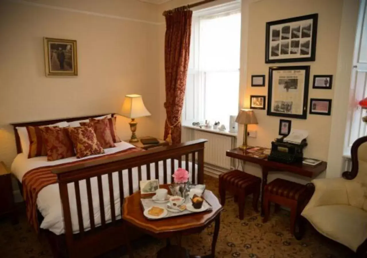 Bedroom in Bush Hotel