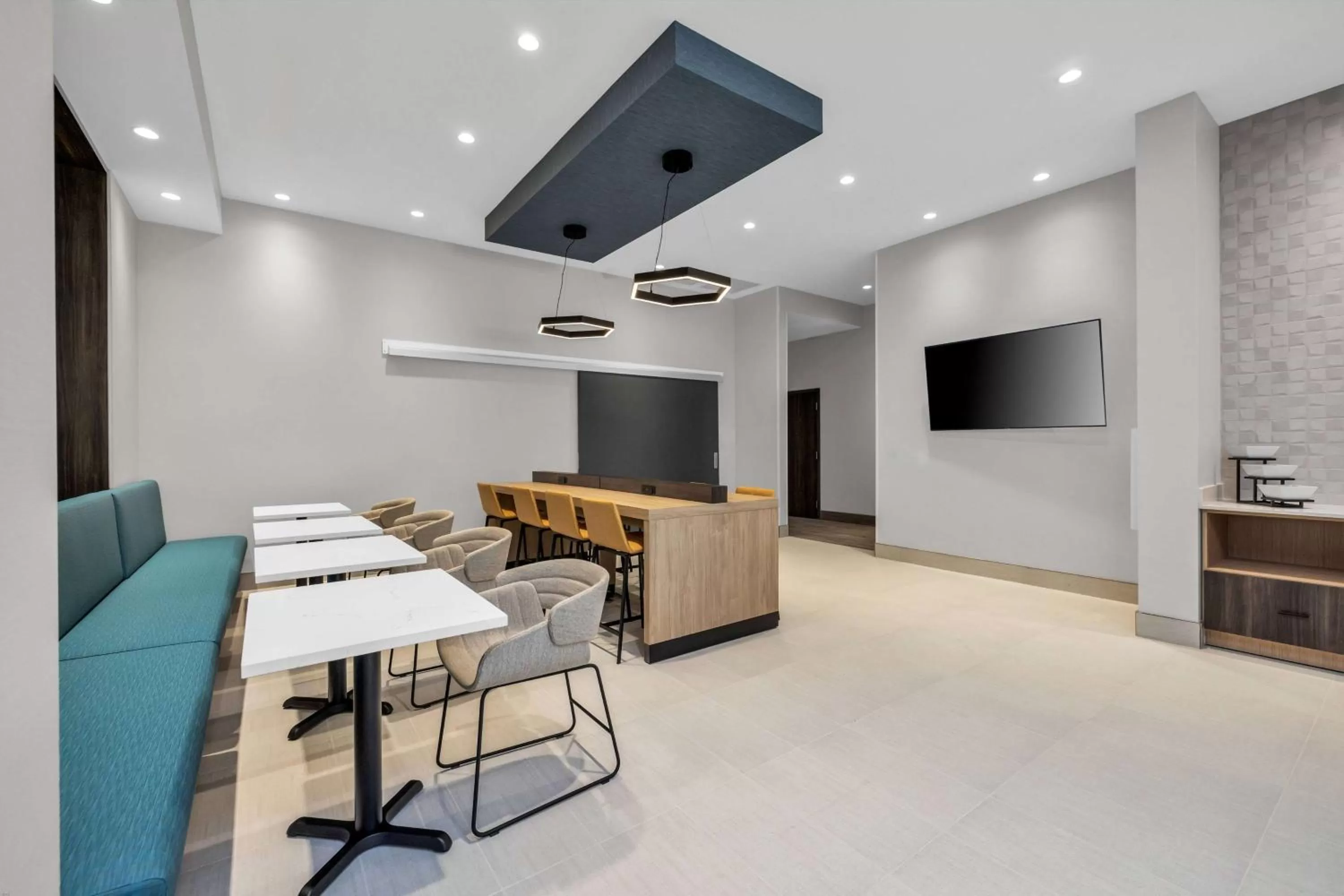 Restaurant/places to eat in La Quinta Inn & Suites by Wyndham San Jose Airport-Downtown