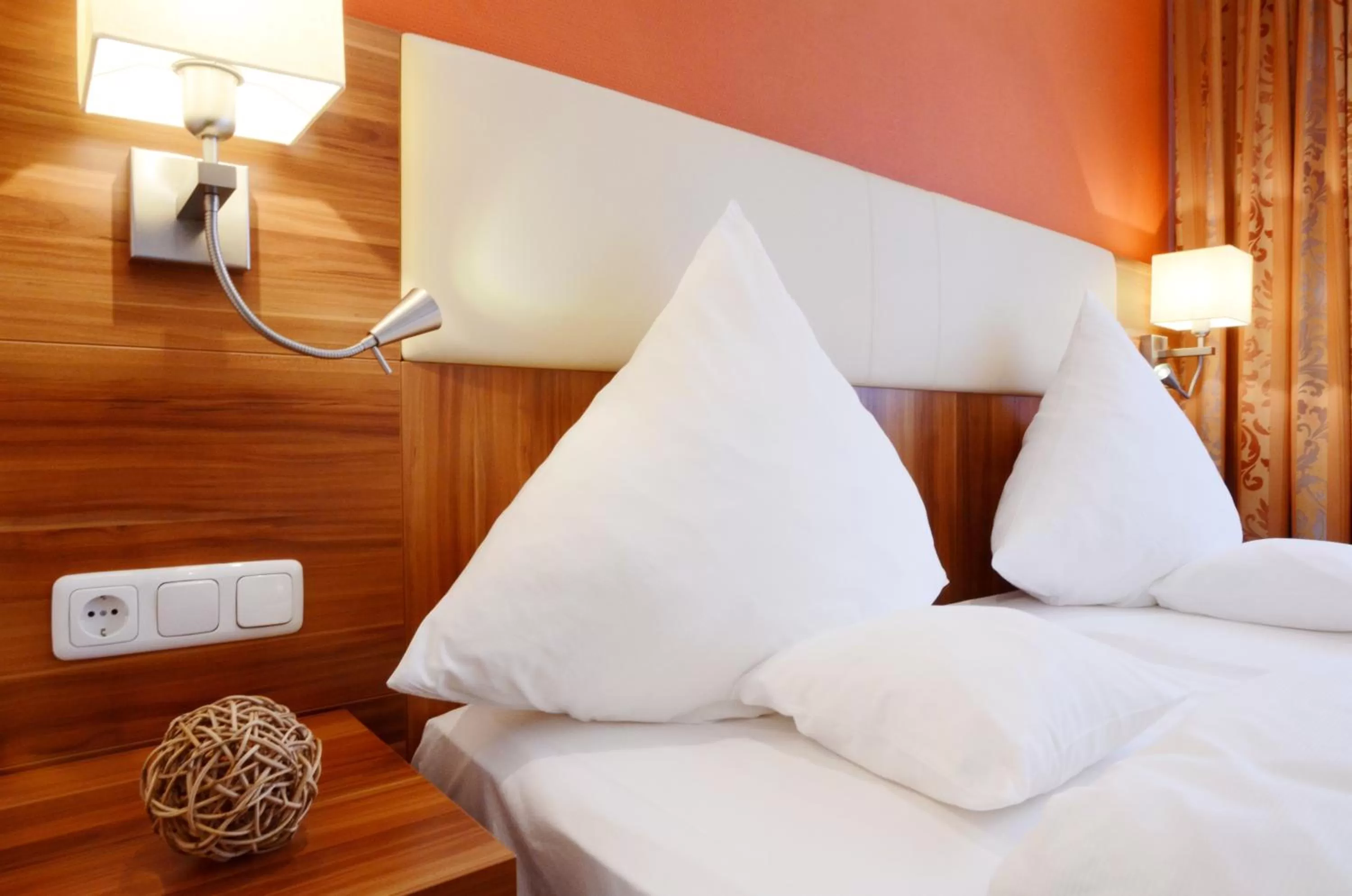 Bed in Ringhotel Loew's Merkur