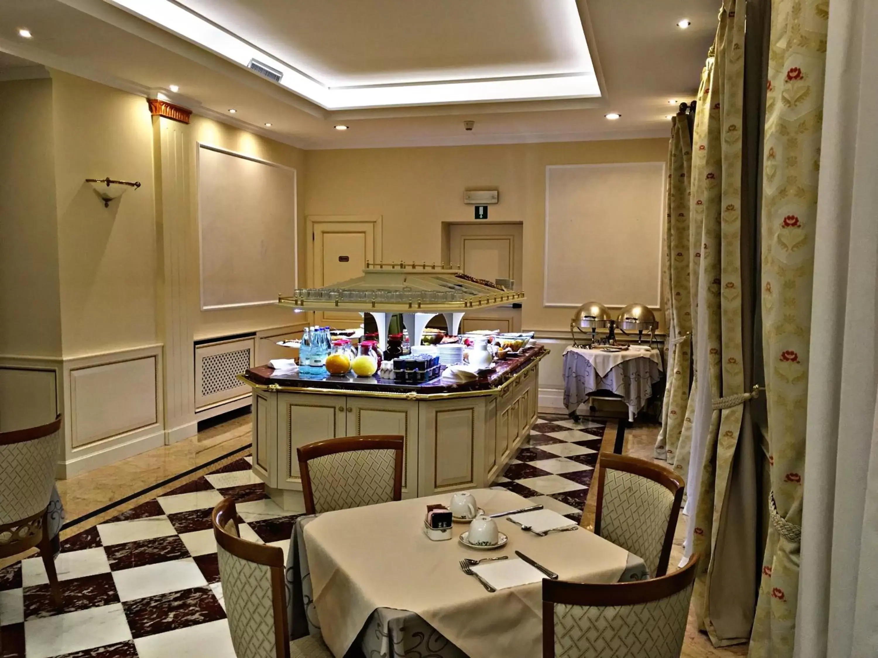 Breakfast, Restaurant/Places to Eat in Andreola Central Hotel