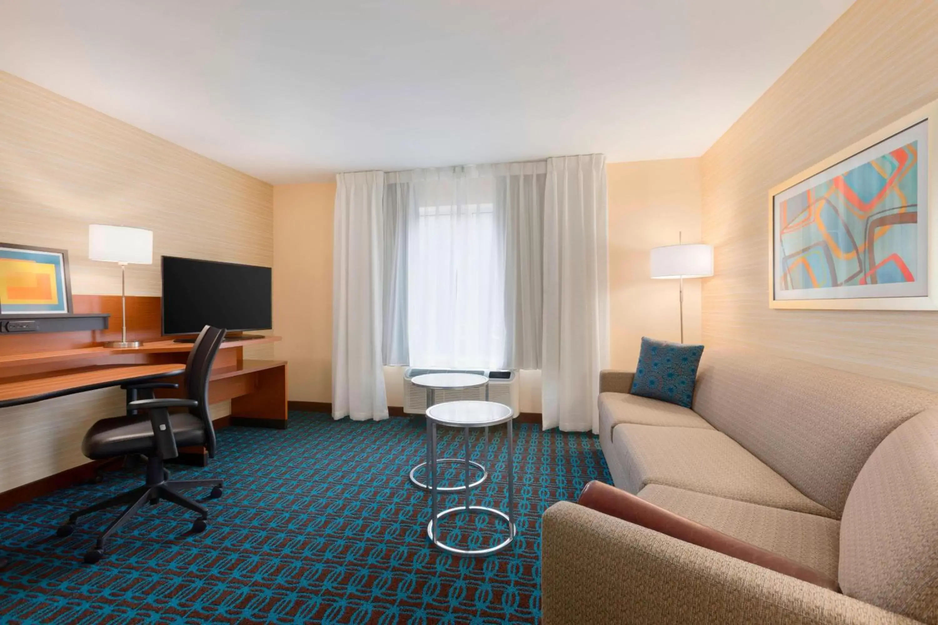 Living room, Seating Area in Fairfield Inn & Suites by Marriott Pittsburgh Airport/Robinson Township