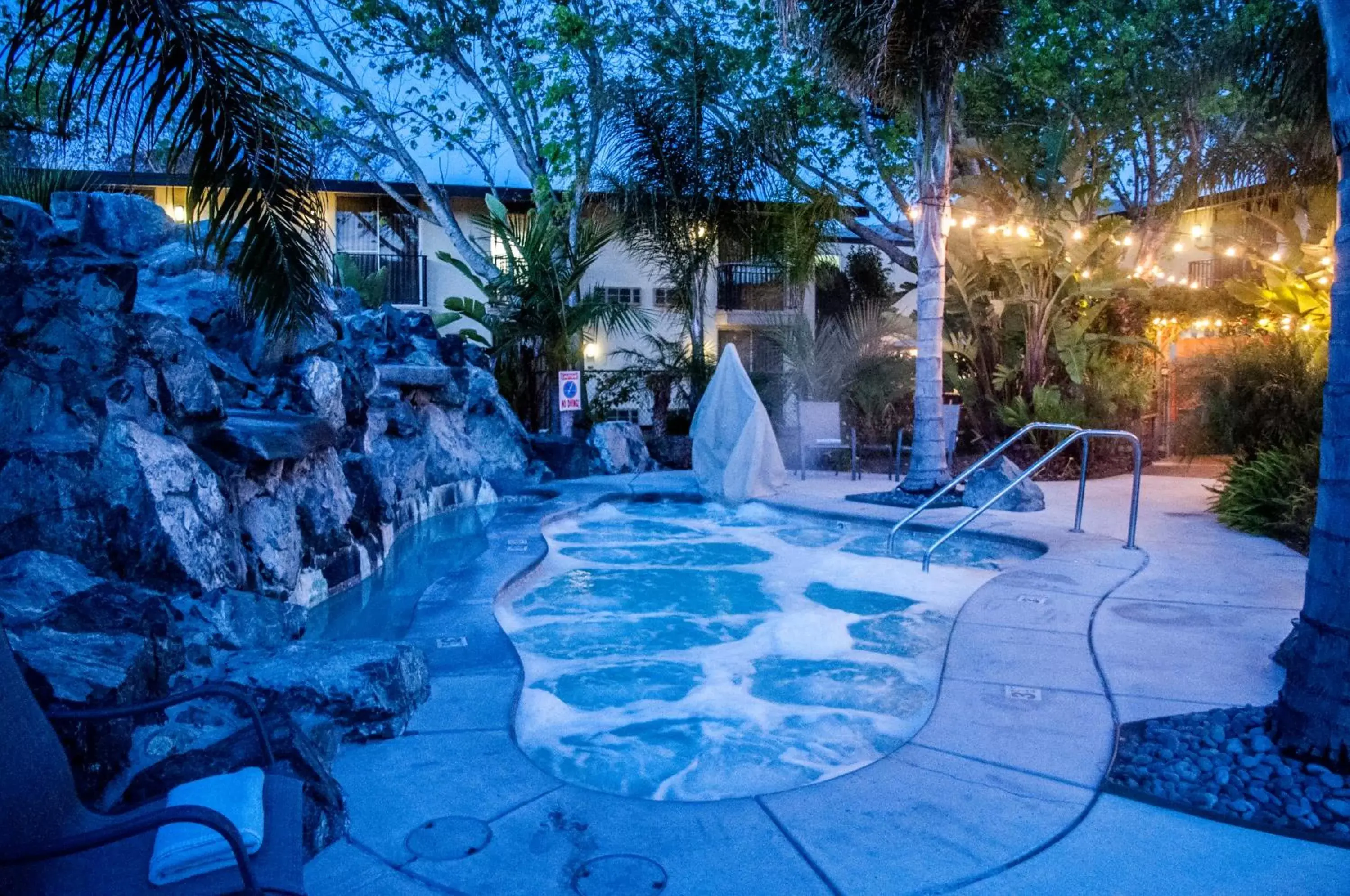 Swimming Pool in Hotel Calle Joaquin - San Luis Obispo