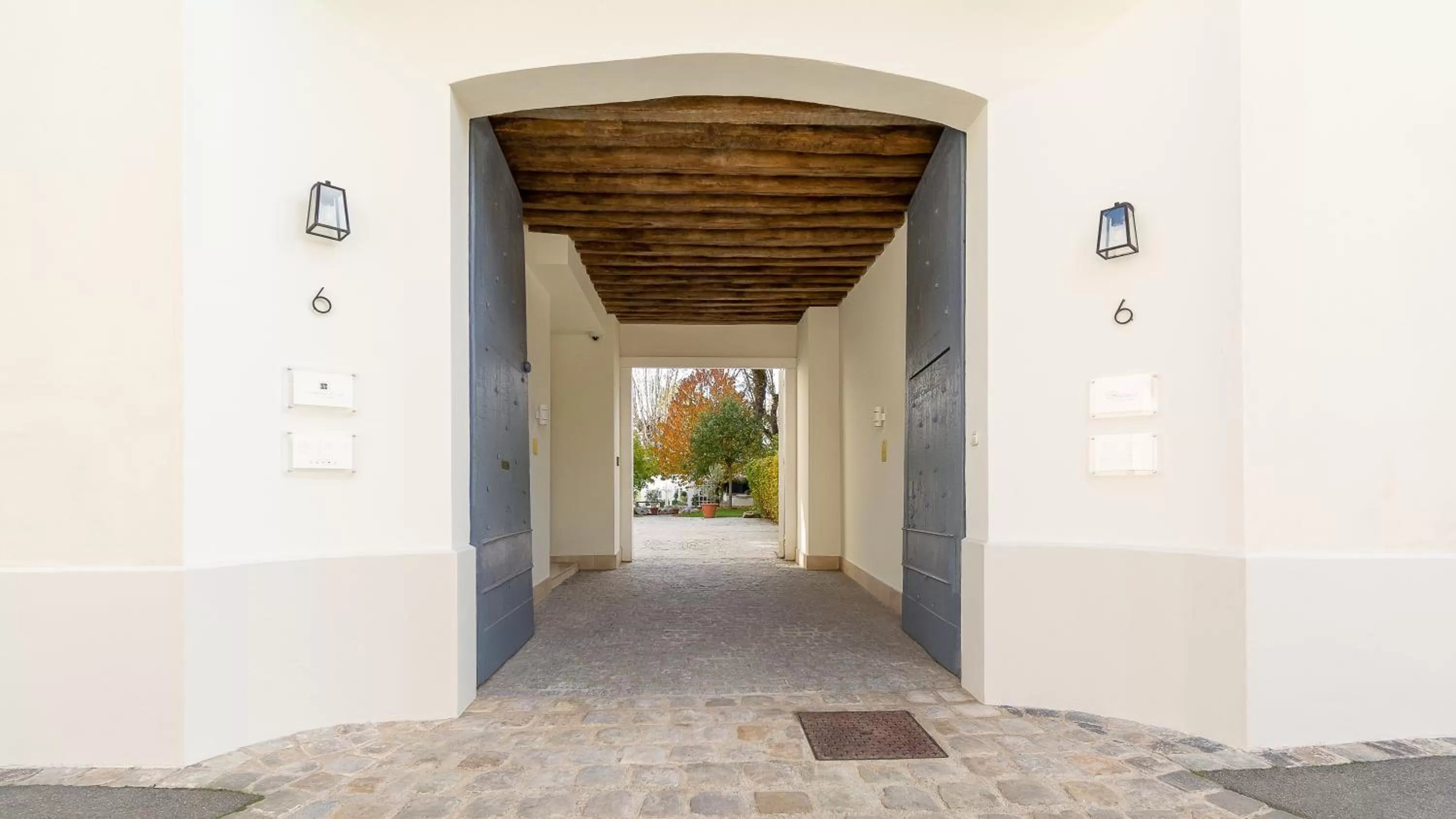 Facade/entrance in Hôtel de Cavoye