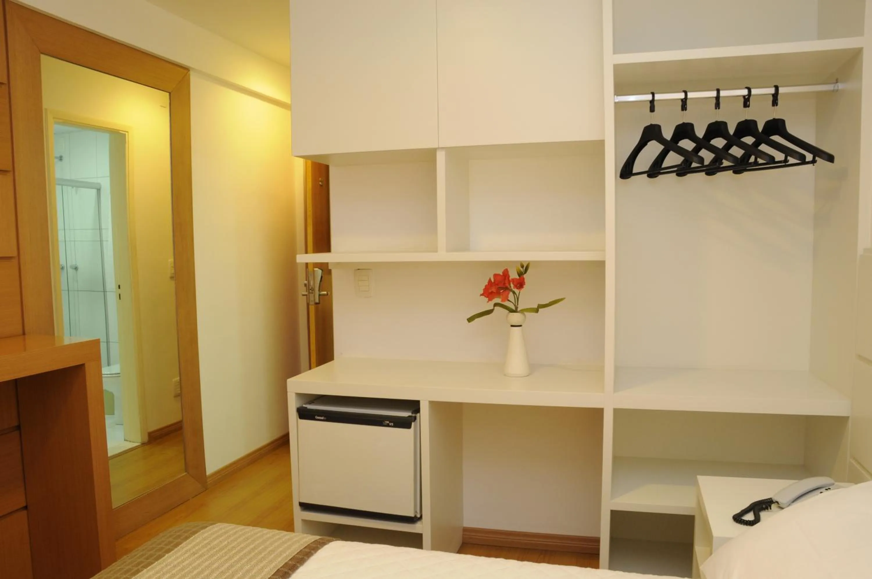 Photo of the whole room in Hotel Shelton