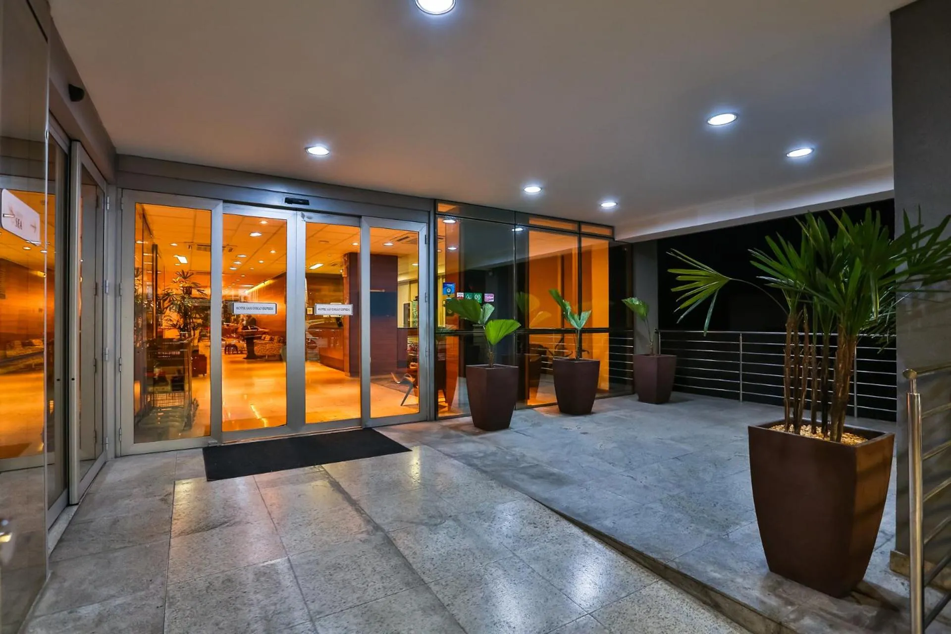 Facade/entrance in San Diego Express Barro Preto