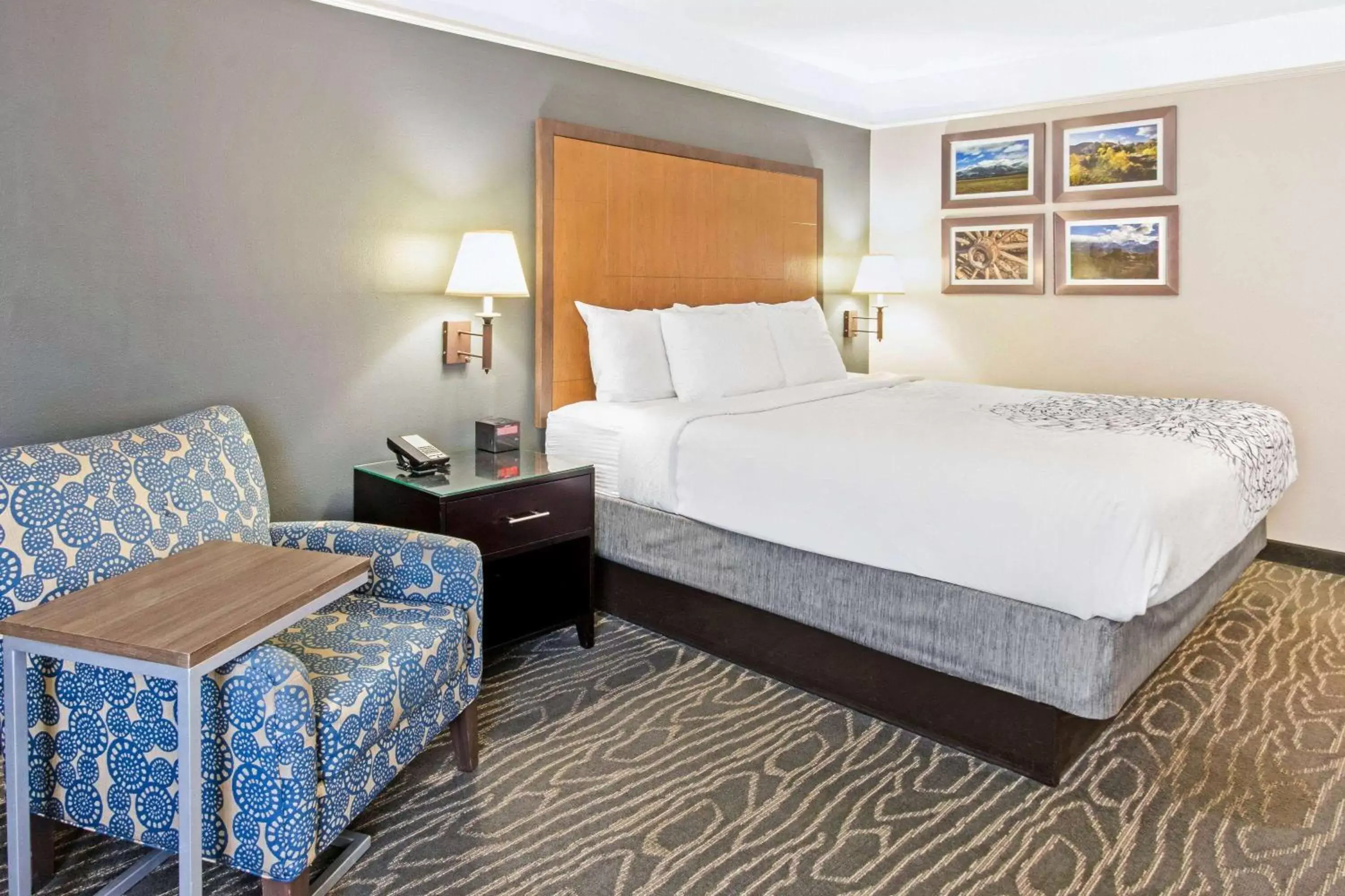 Photo of the whole room, Bed in La Quinta by Wyndham Ruidoso Downs