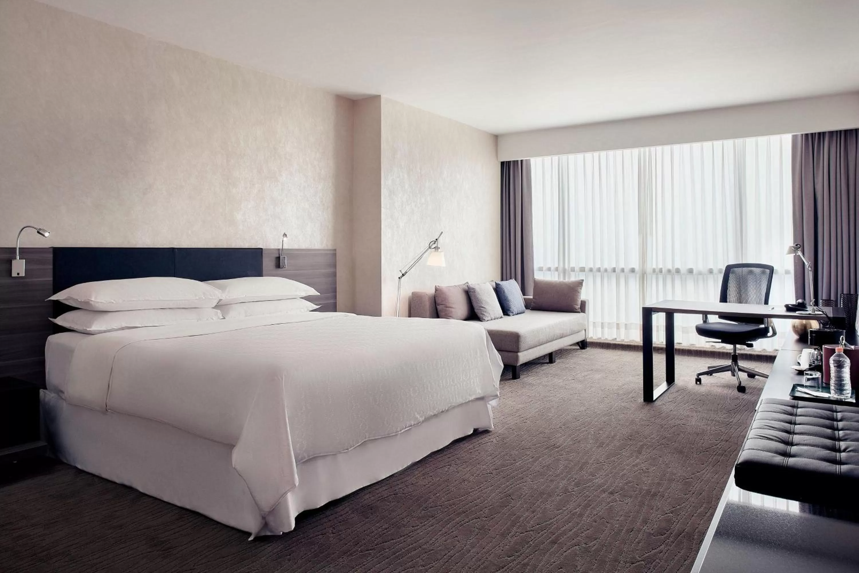 Photo of the whole room, Bed in Wyndham Monterrey Ambassador Centro