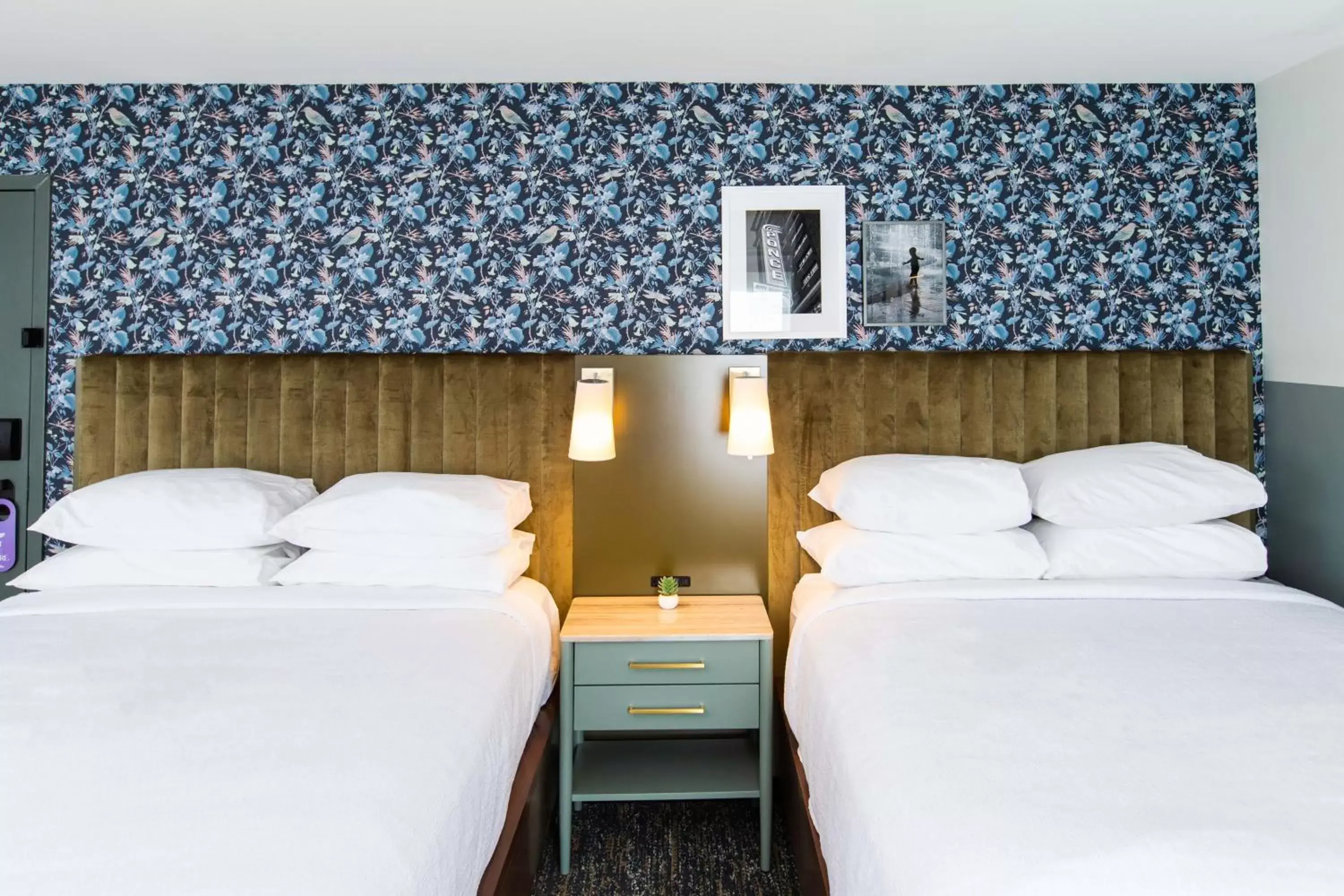 Bedroom, Bed in The Darwin Hotel