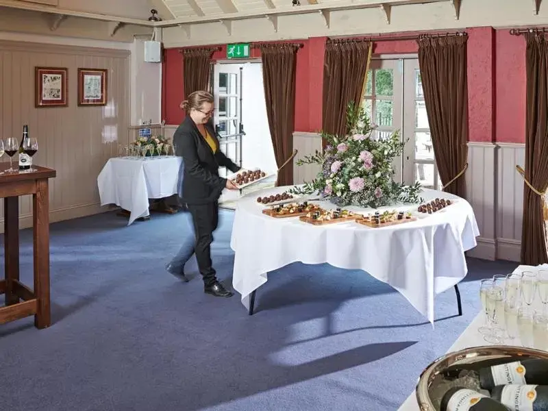 Food and drinks in The White Swan Food and drinks in The White Swan