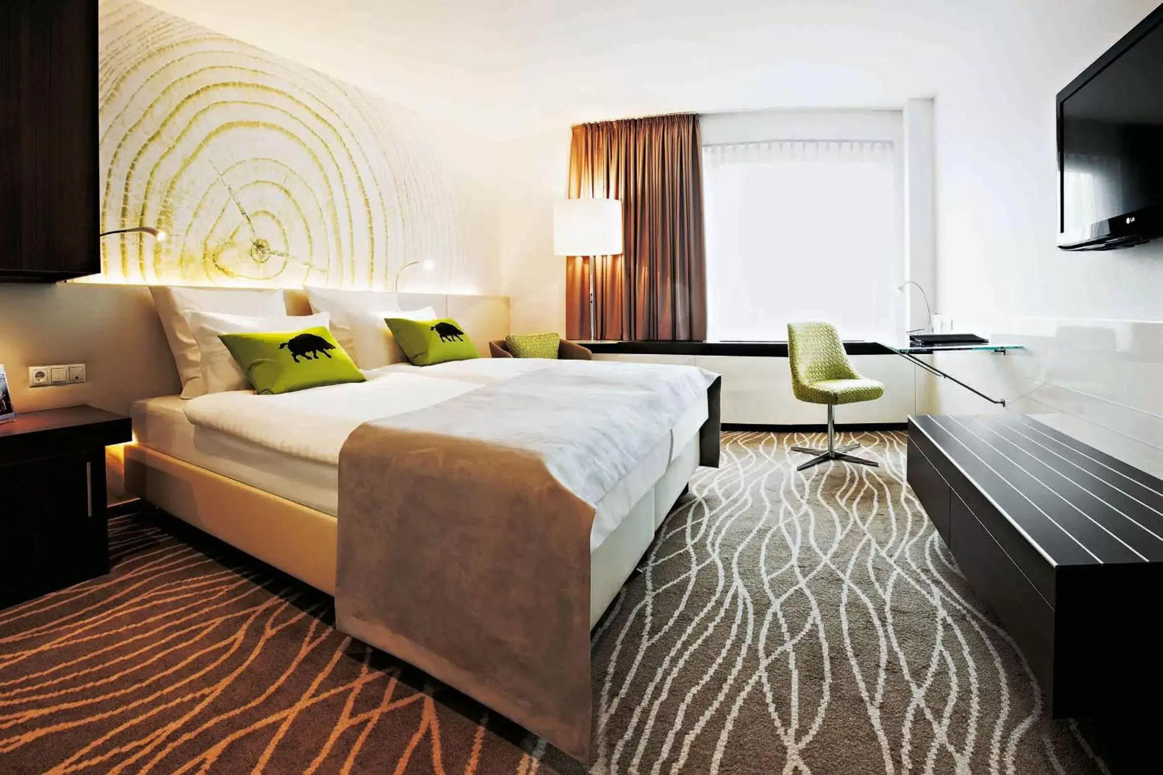 Photo of the whole room, Bed in Steigenberger Airport Hotel Frankfurt