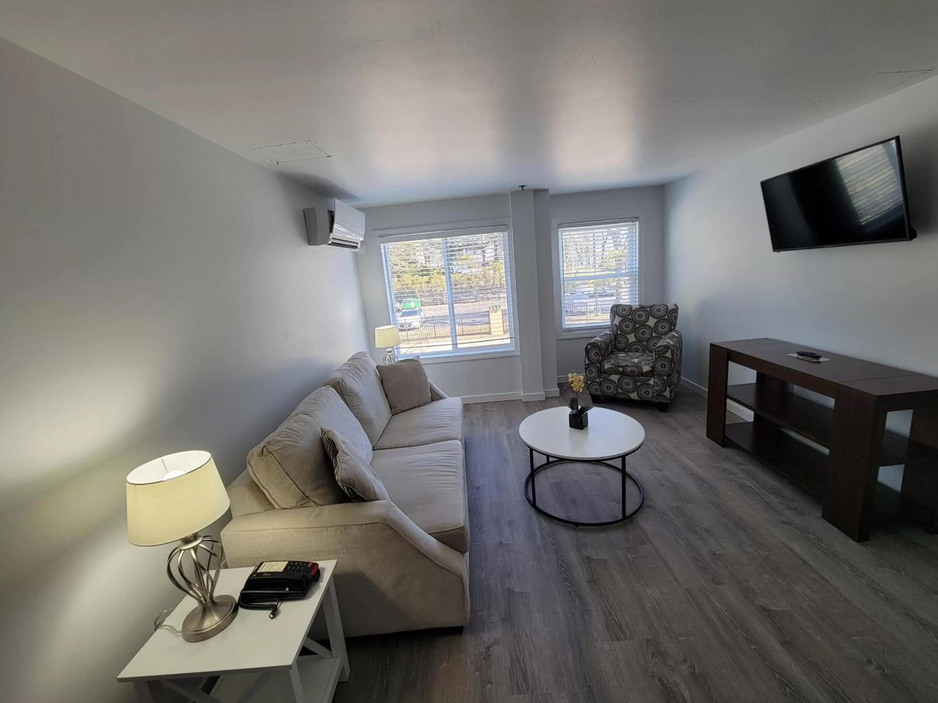 Living room in The Grand Beach Inn Living room in The Grand Beach Inn