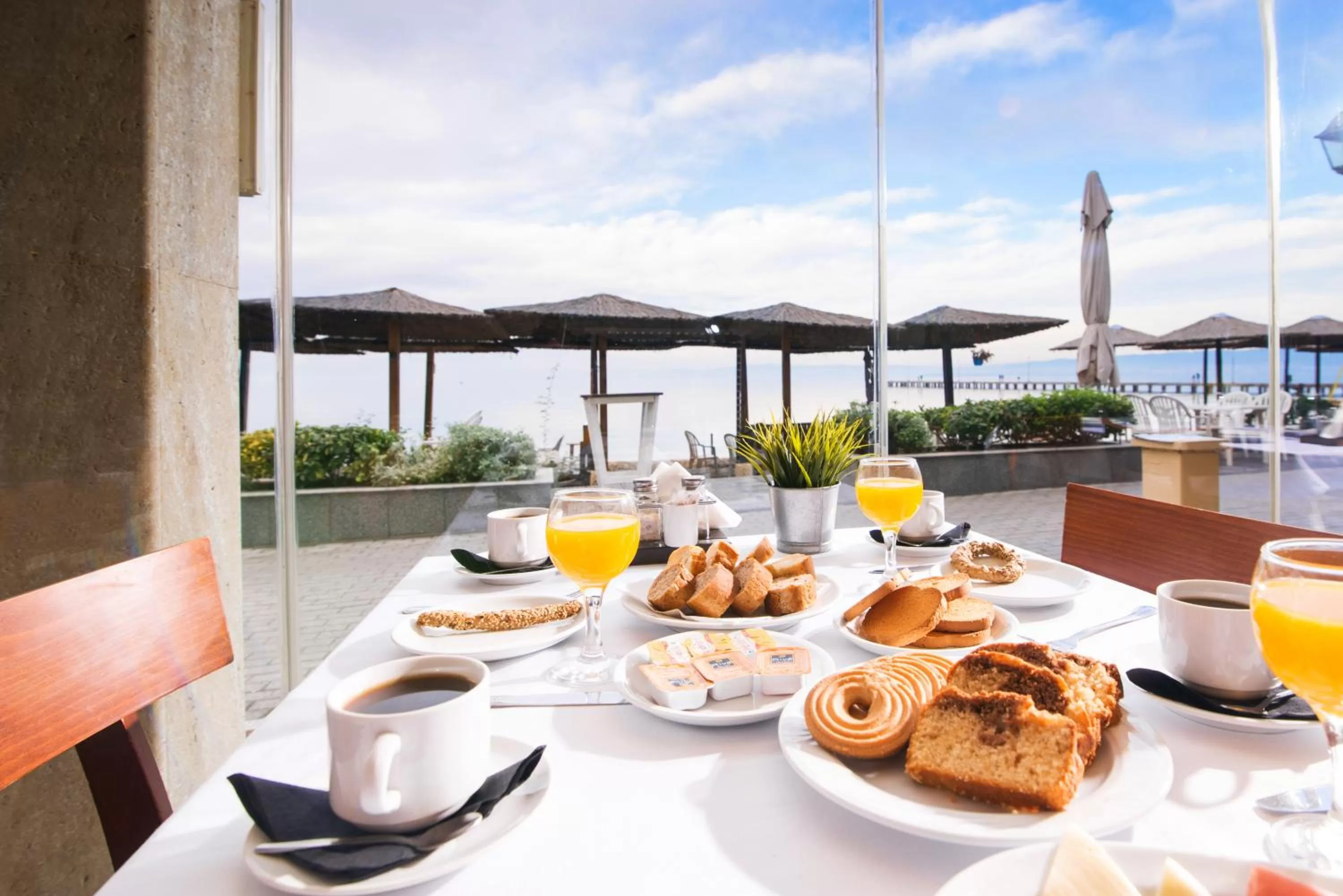 Restaurant/places to eat in Hotel Aigli