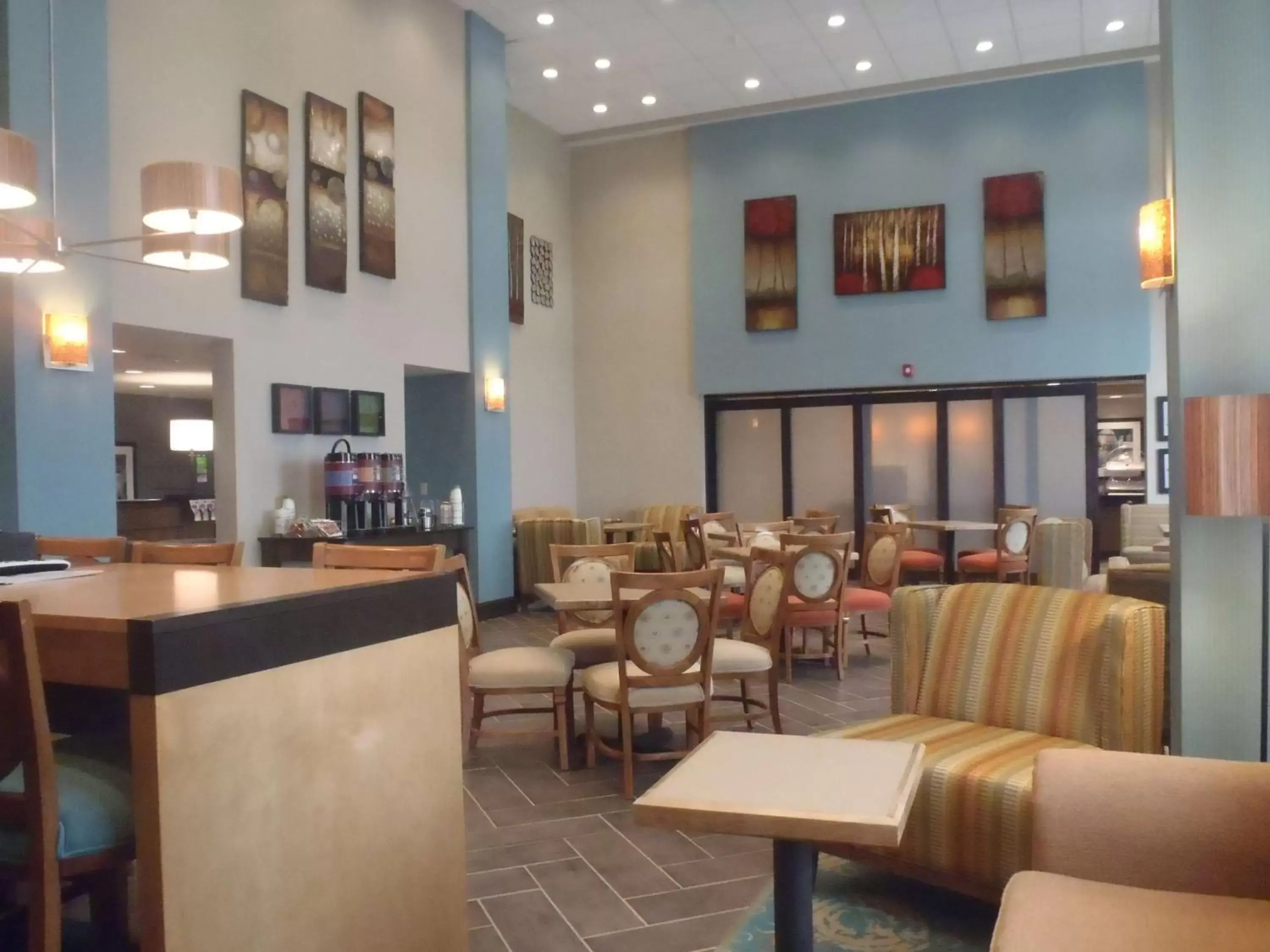 Restaurant/places to eat, Lounge/Bar in Hampton Inn & Suites Wiggins