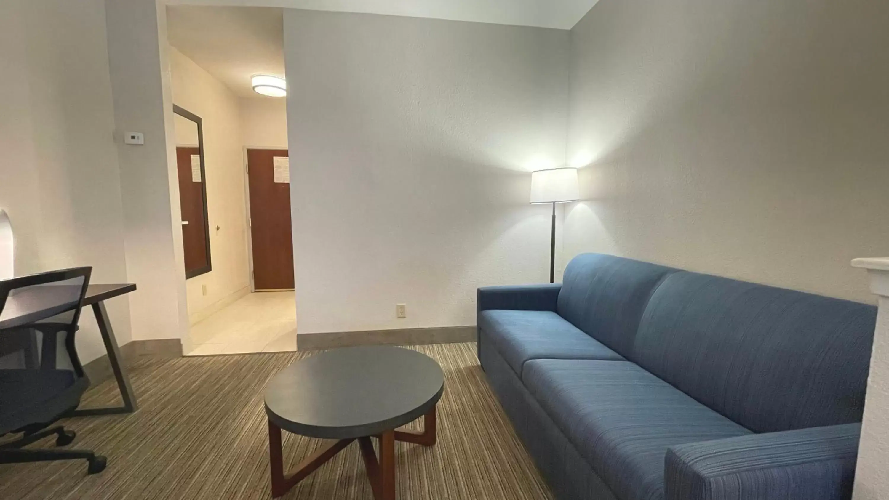 Photo of the whole room, Seating Area in Holiday Inn Express Hotel & Suites Decatur, TX, an IHG Hotel