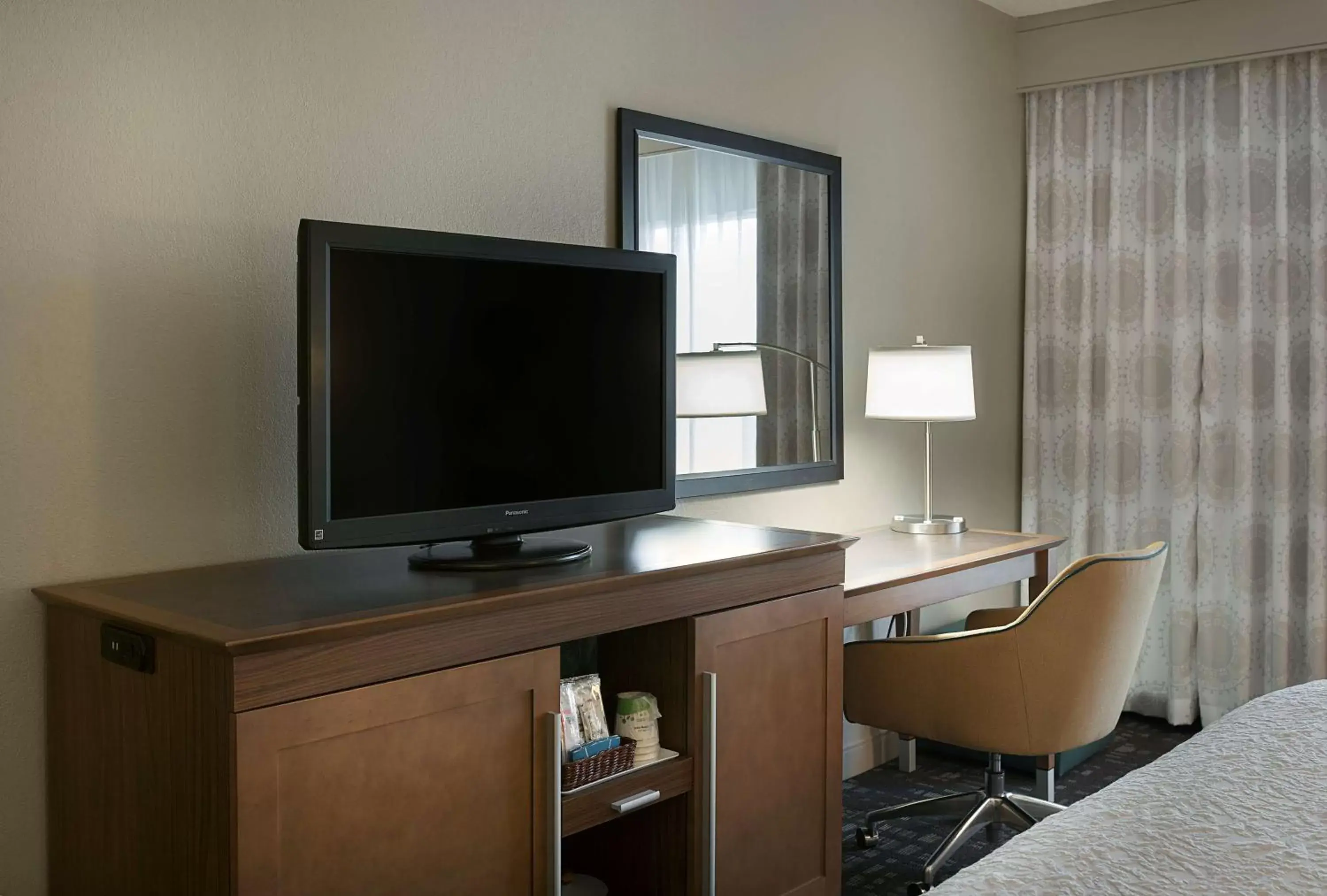 Bed, TV/Entertainment Center in Hampton Inn & Suites Charlotte/Pineville
