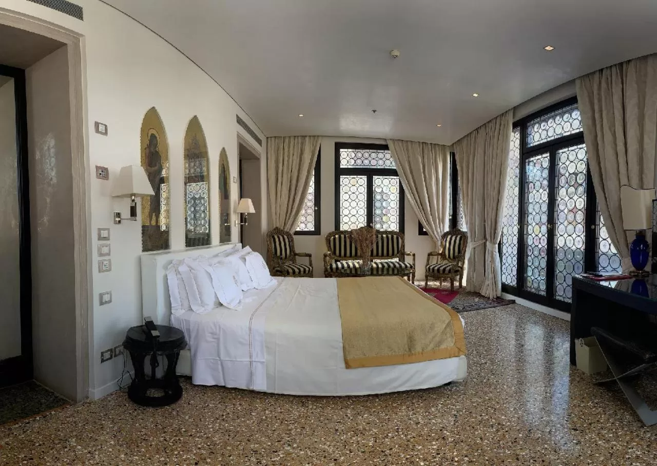 Photo of the whole room, Bed in Ca' Nigra Lagoon Resort