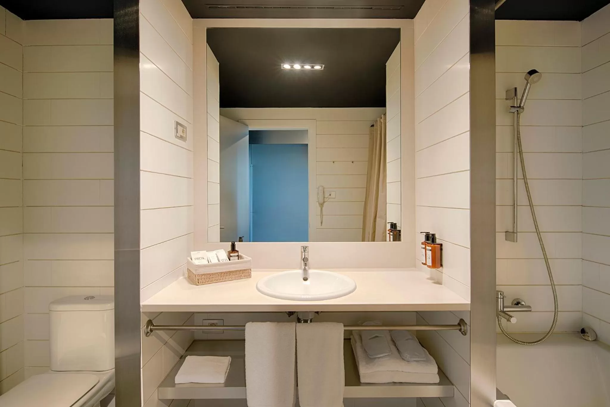 Bathroom in Hotel Terraverda at Empordà Golf Resort