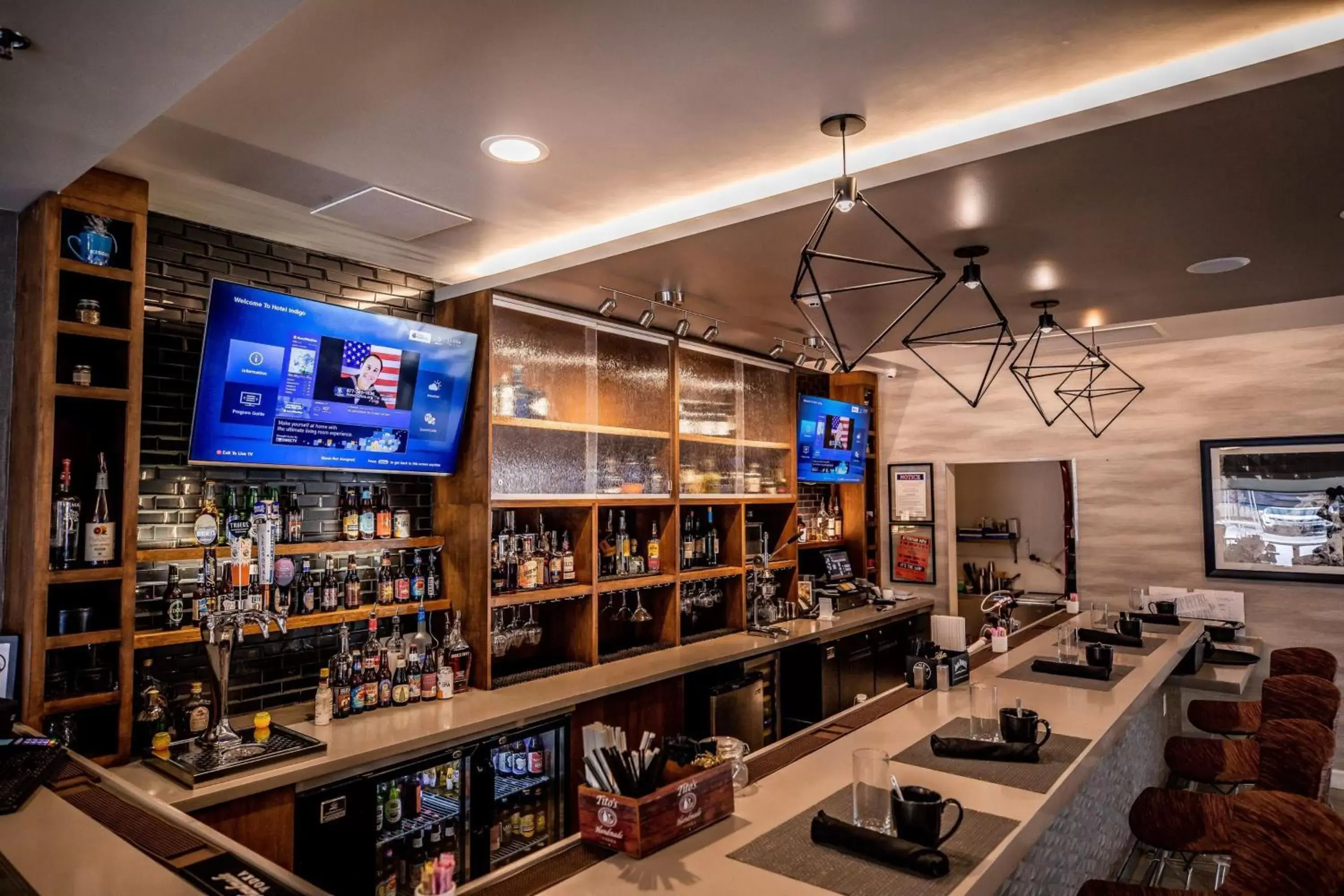 Lounge or bar in Hotel Indigo Harrisburg – Hershey