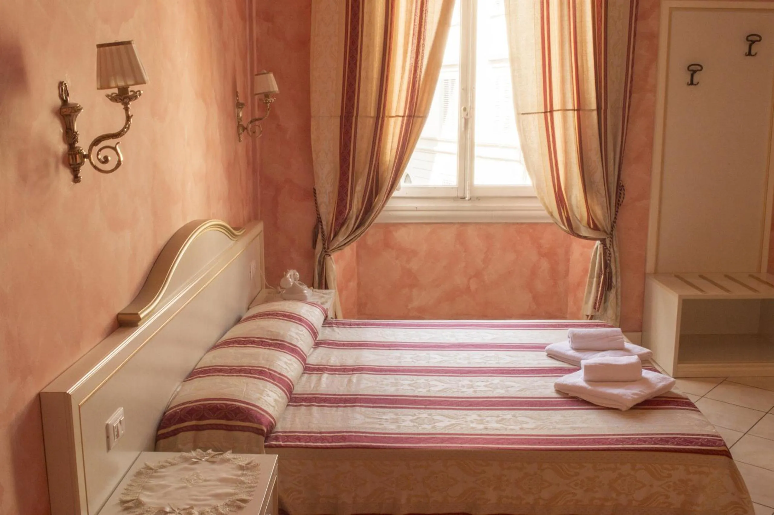 Photo of the whole room, Bed in La Corte Dei Principi - Residenza D'Epoca