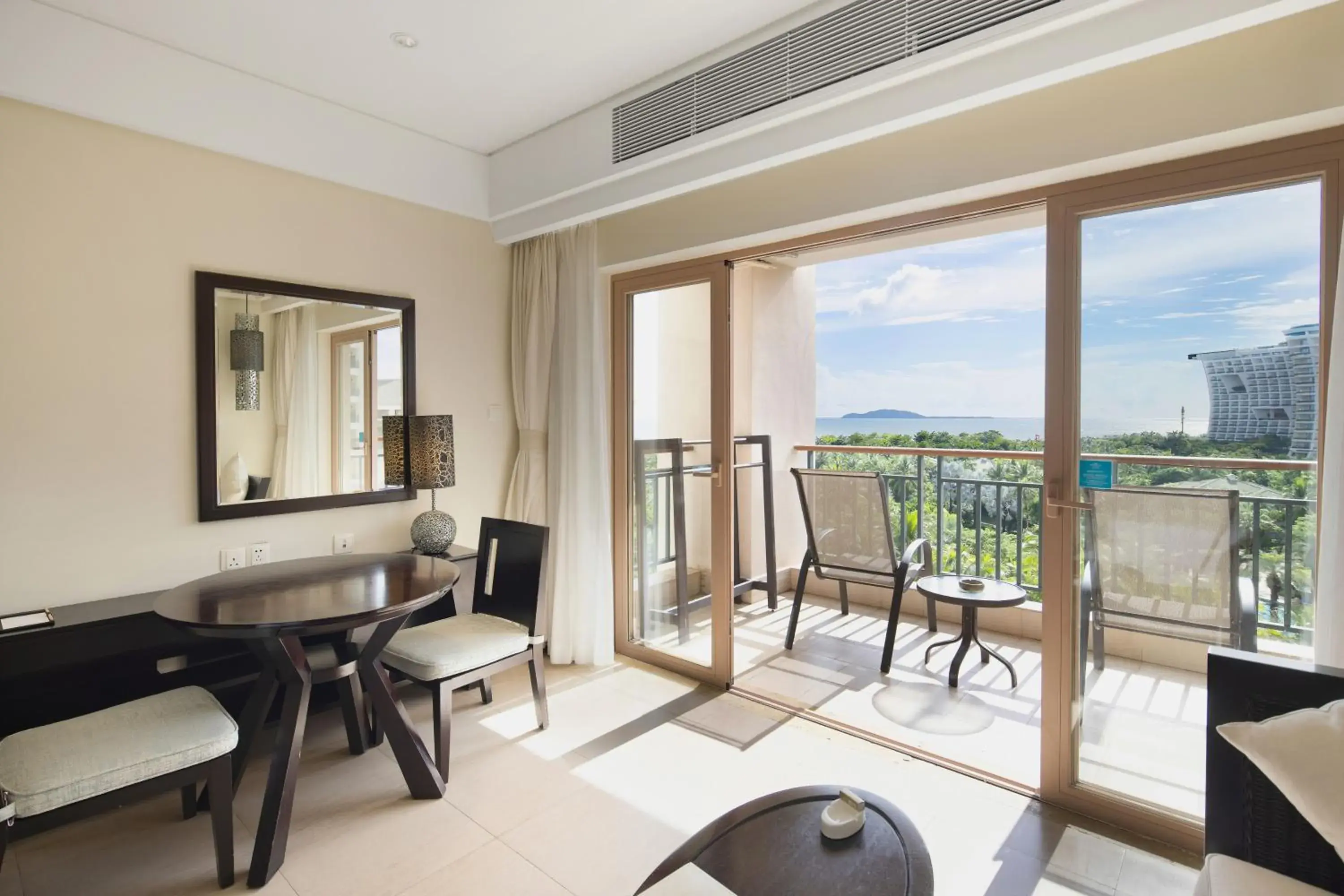 Balcony/Terrace in Howard Johnson Resort Sanya Bay