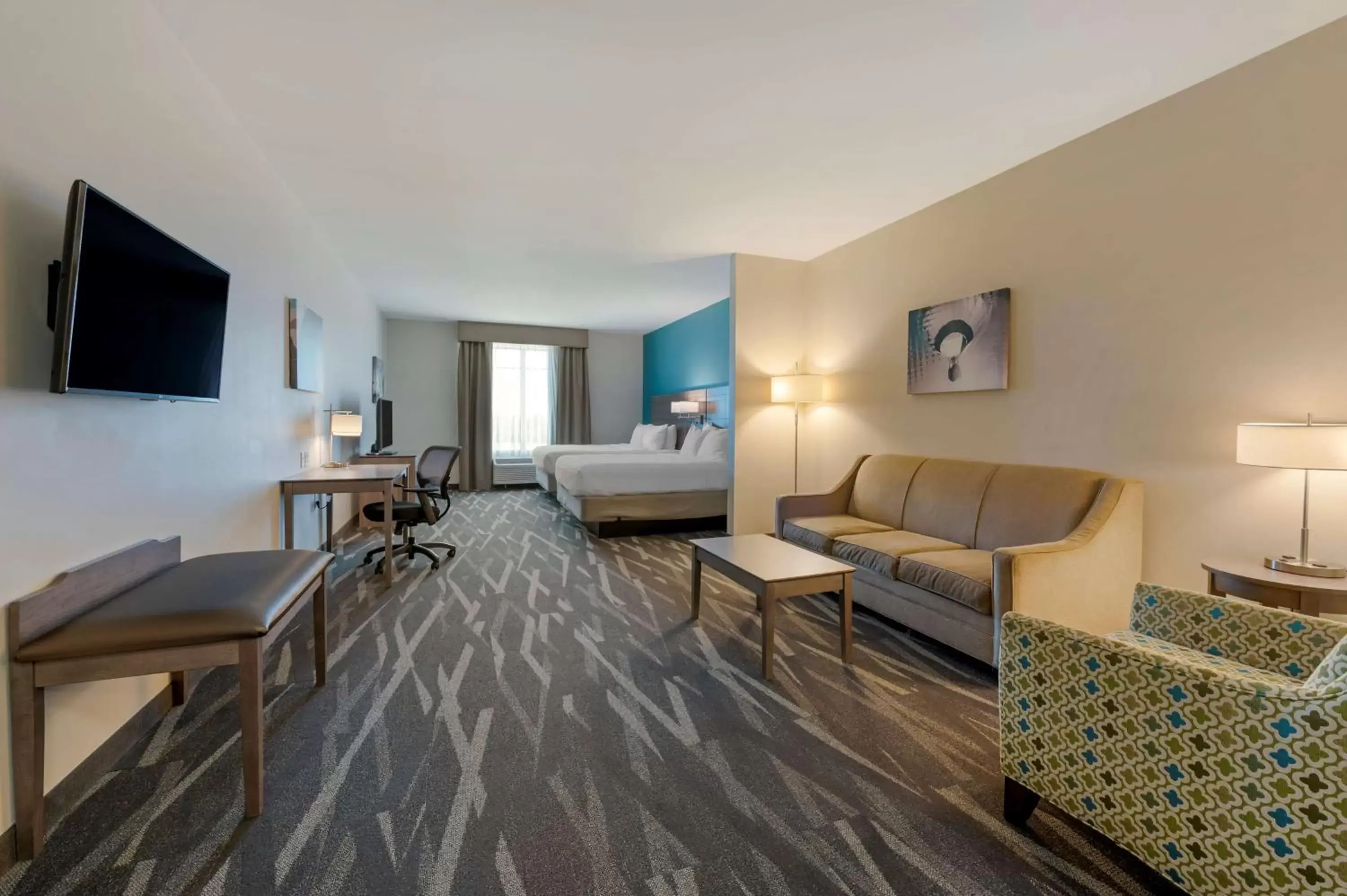 Bedroom, Seating Area in Best Western Plus Centralia Hotel & Suites