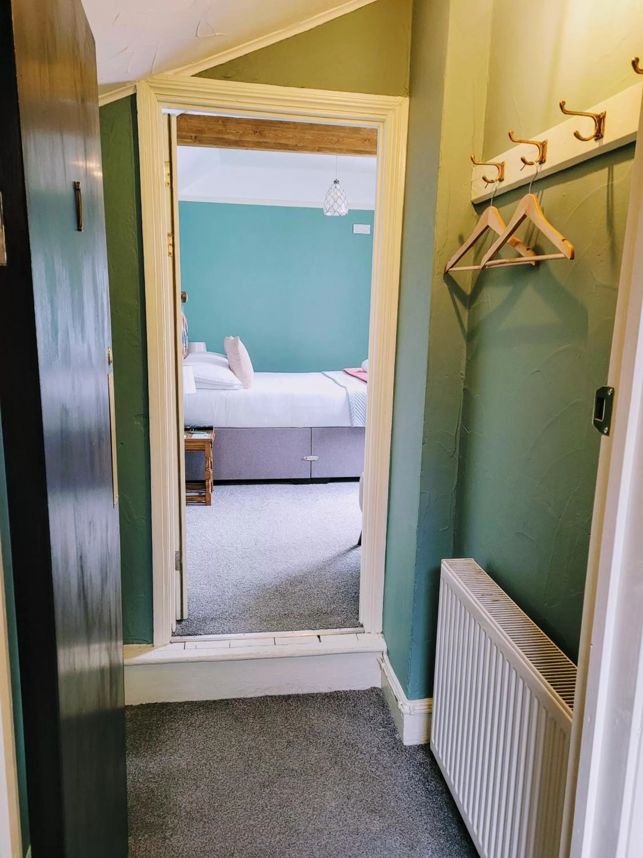 View (from property/room), Bathroom in Jacobs Ladder Inn