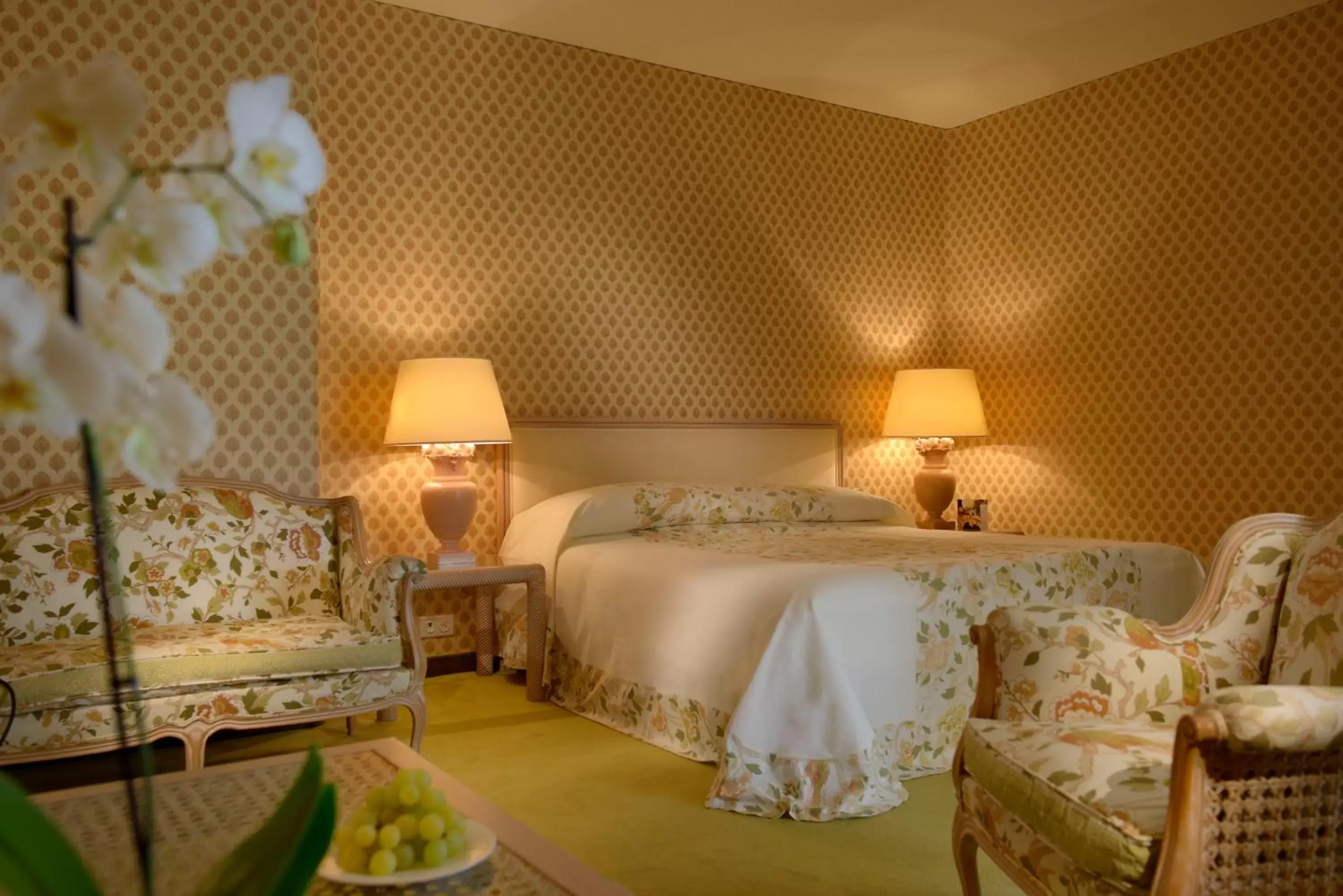 Photo of the whole room, Bed in Grand Hotel Villa Castagnola