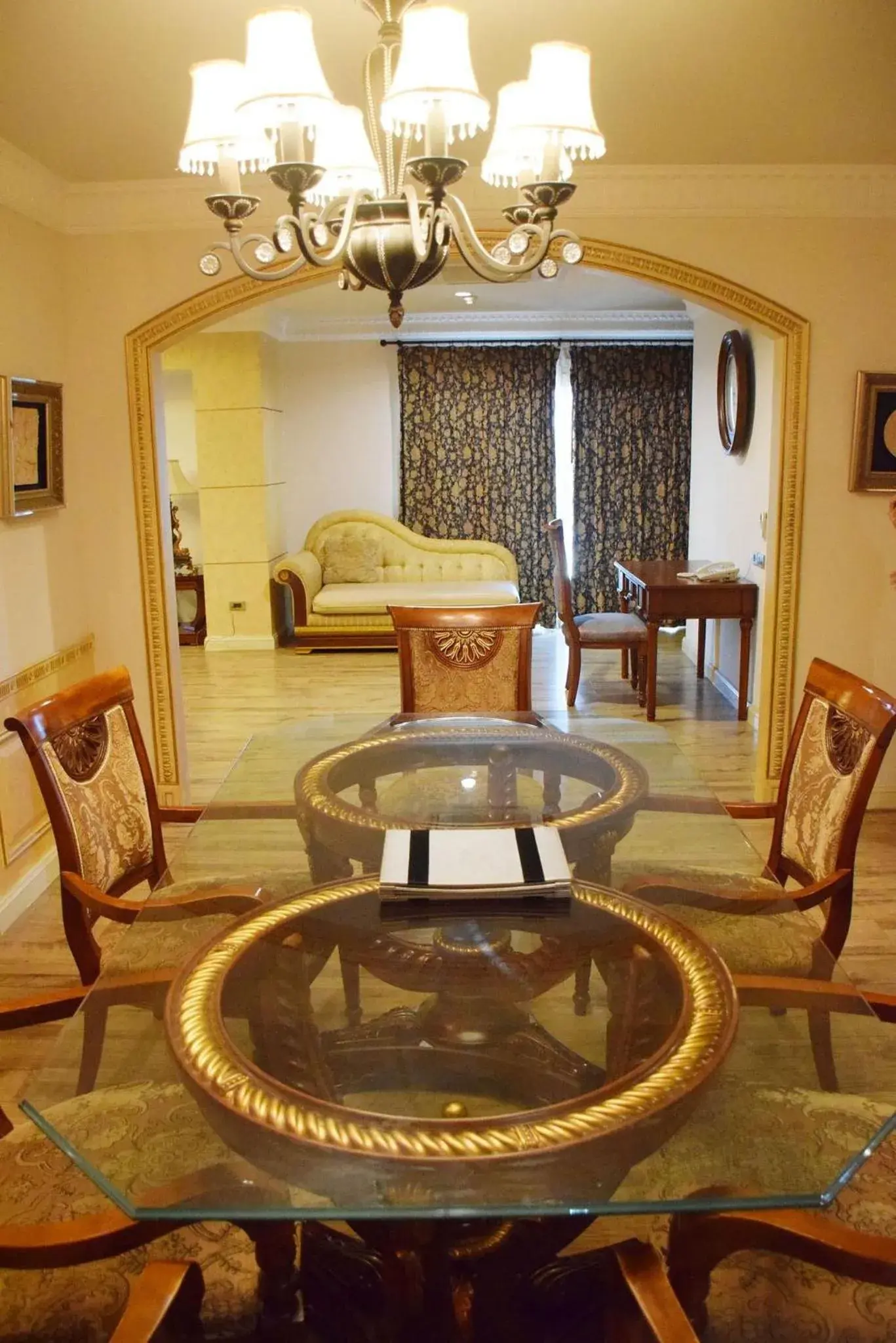 Dining area in Four Seasons Place Hotel