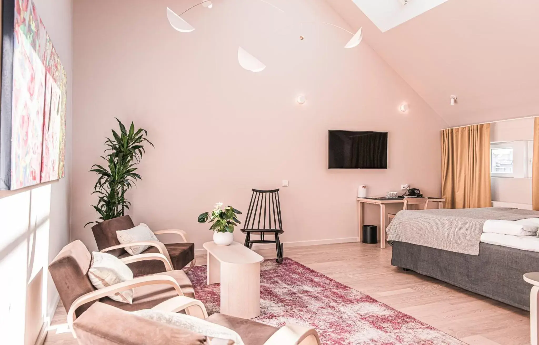 Seating area, Bed in Hotel Helka Seating area, Bed in Hotel Helka